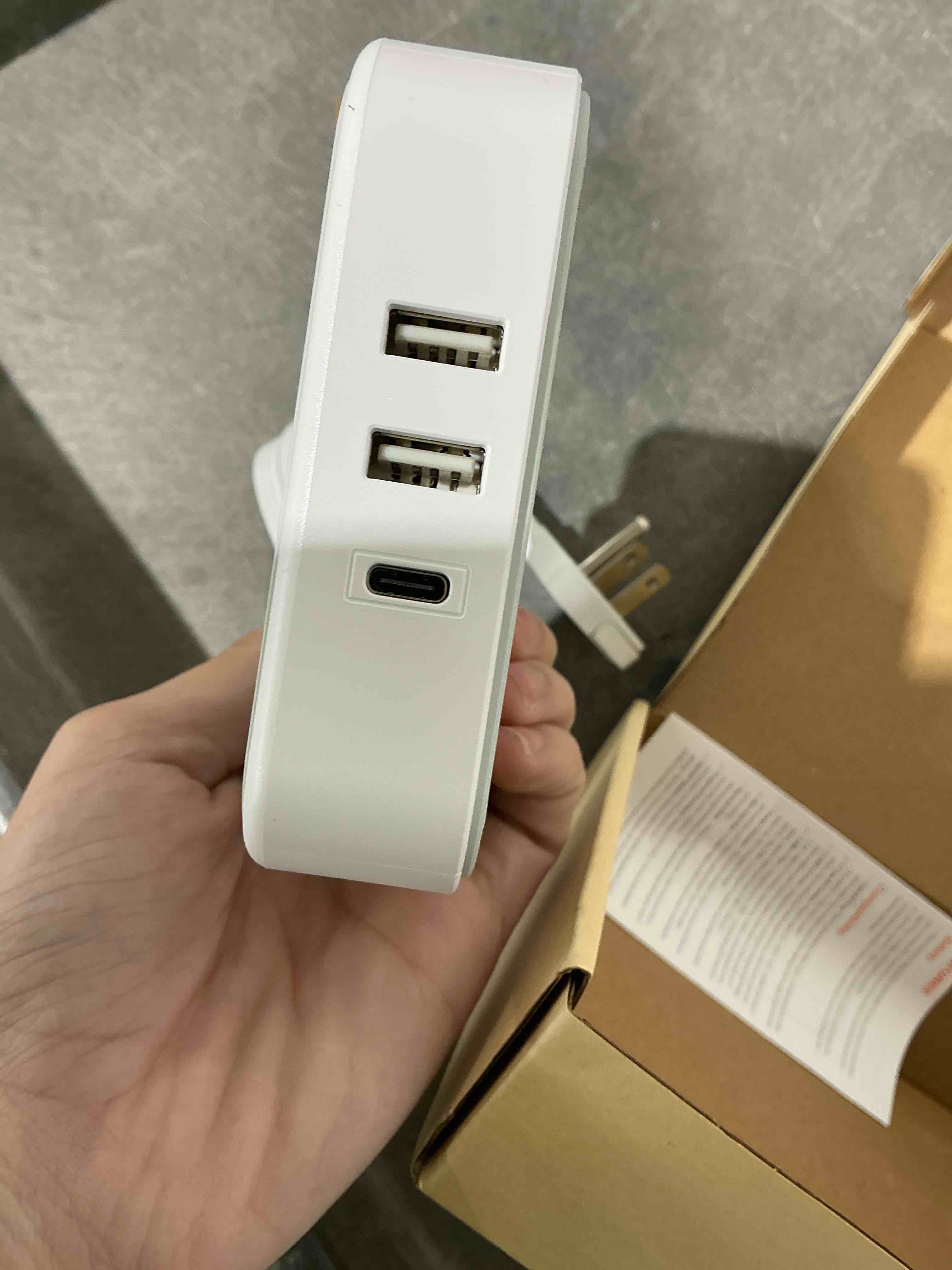 Condition photo showing Good Condition for TESSAN Flat Plug Extension Cord 5 Ft, TESSAN Surge Protector Power Strip Ring Pull with 3 USB (1 USB C) 4 Outlets, 900 Joules Protection, Desktop Charging Station for Home, Office, College, Dorm Room 5 FT Grey