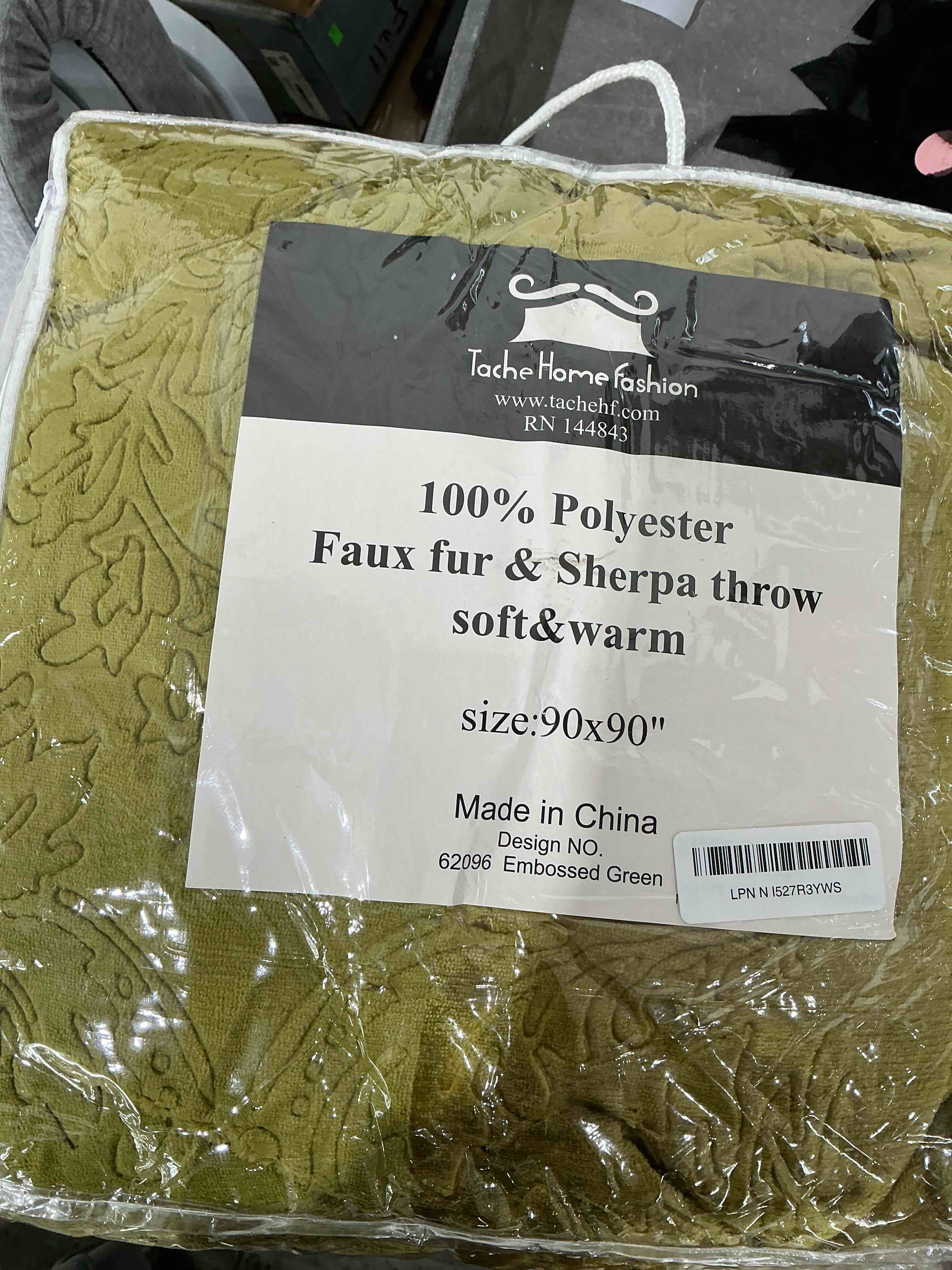 Condition photo showing Good Condition for Tache Elegant Embossed Sherpa Bed Yellow Green Chartreuse Throw Blanket (Green, 90 x 90 Inch) 90 x 90 Inch Green