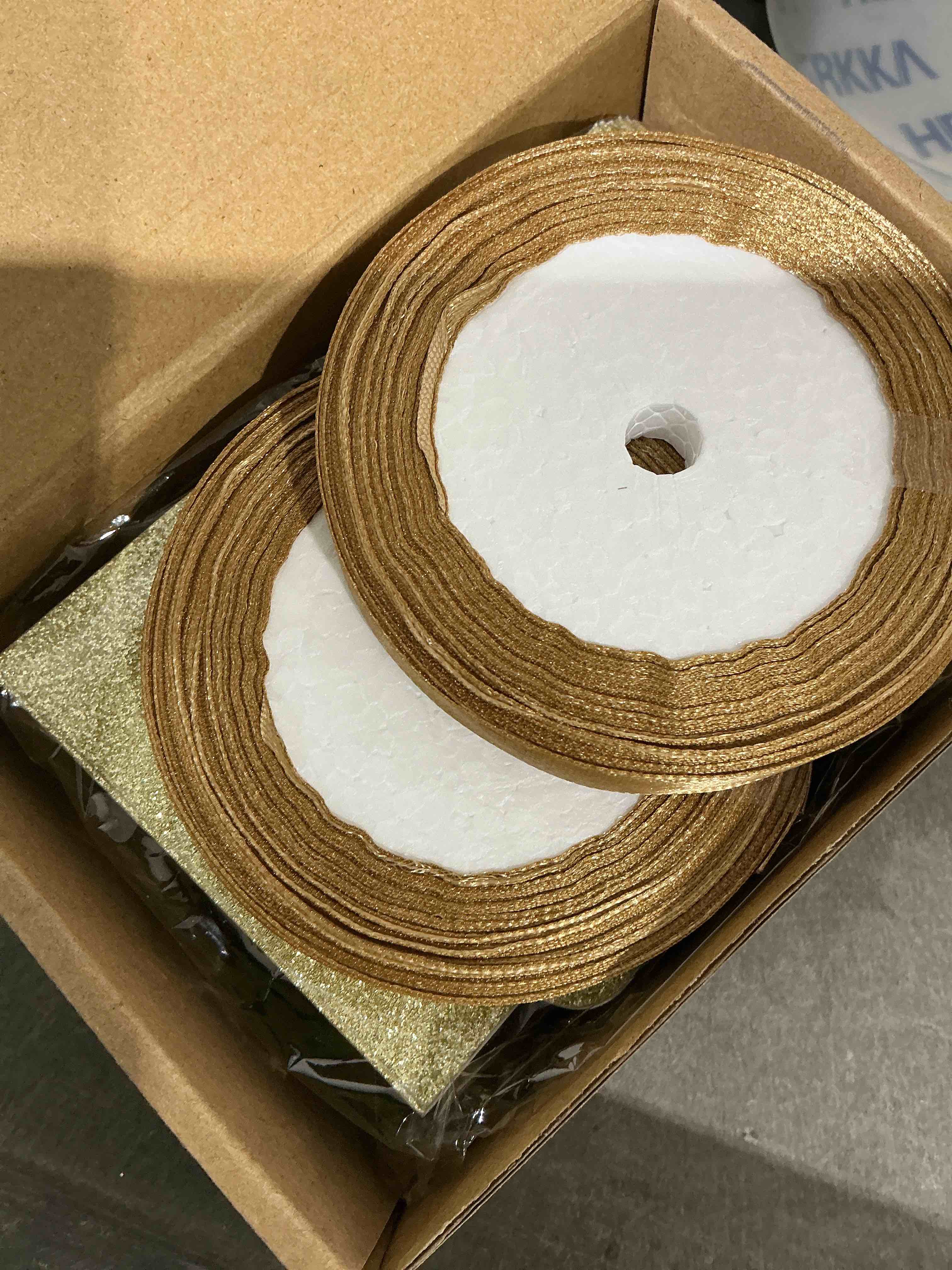 Condition photo showing Good Condition for GOLD Queekay 48 Pieces Christmas Photo Ornament Frames 2 x 3 Inch Hanging Picture Xmas Gifts Glitter Mini Frames with Ribbon DIY Crafts Hanging on Christmas Trees Easter Wedding Decorations(Rose Gold)