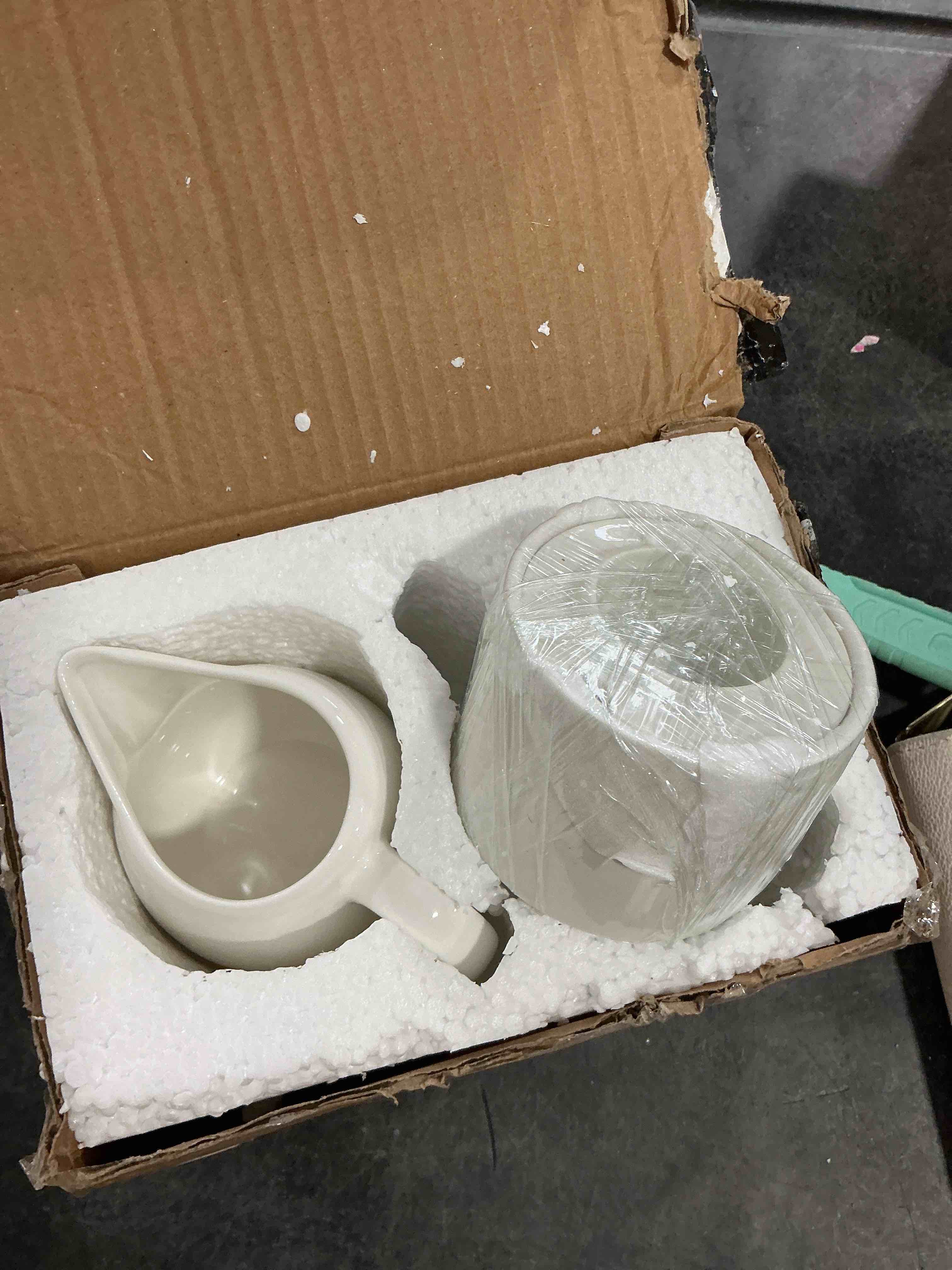 Condition photo showing New/Like New for ONTUBE Porcelain Sugar and Creamer Set of 3,Cream Pitcher, Spoon, Sugar Bowl with Lid,Cream (White)