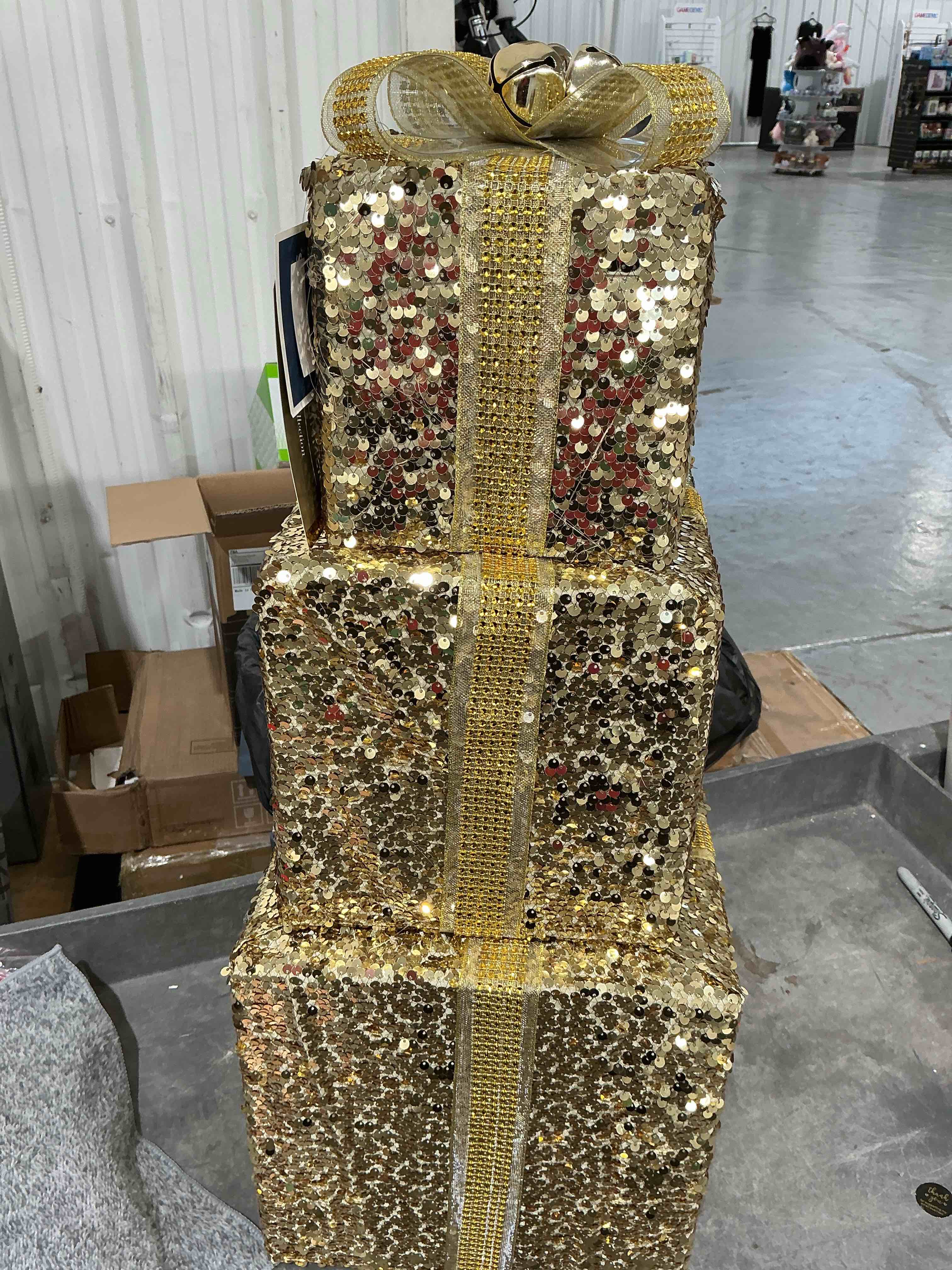 Gold Glitz and Glimmer Holiday Collection Decor Present Set