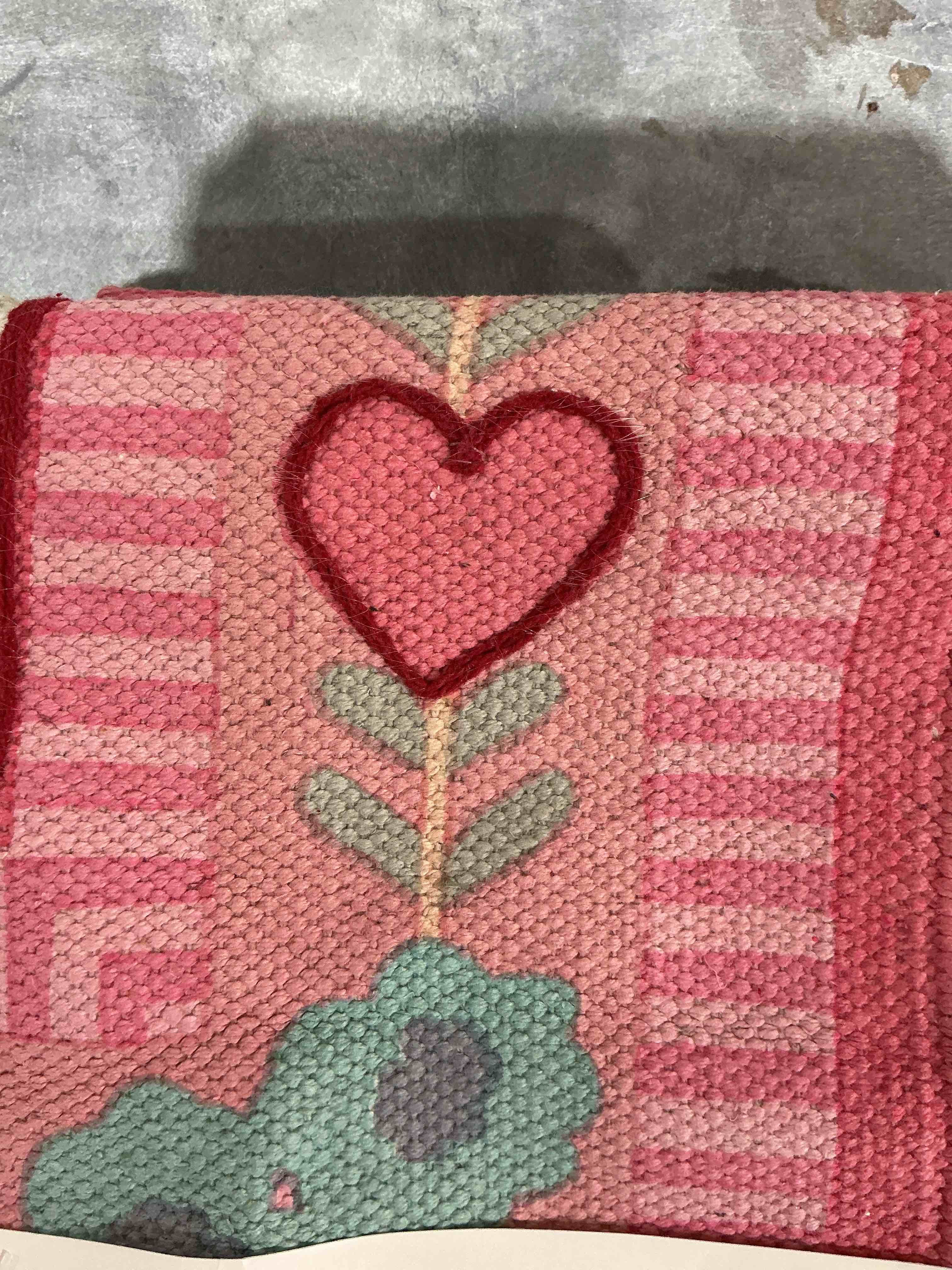 Rachel Zoe 27" x 45" valentine rug