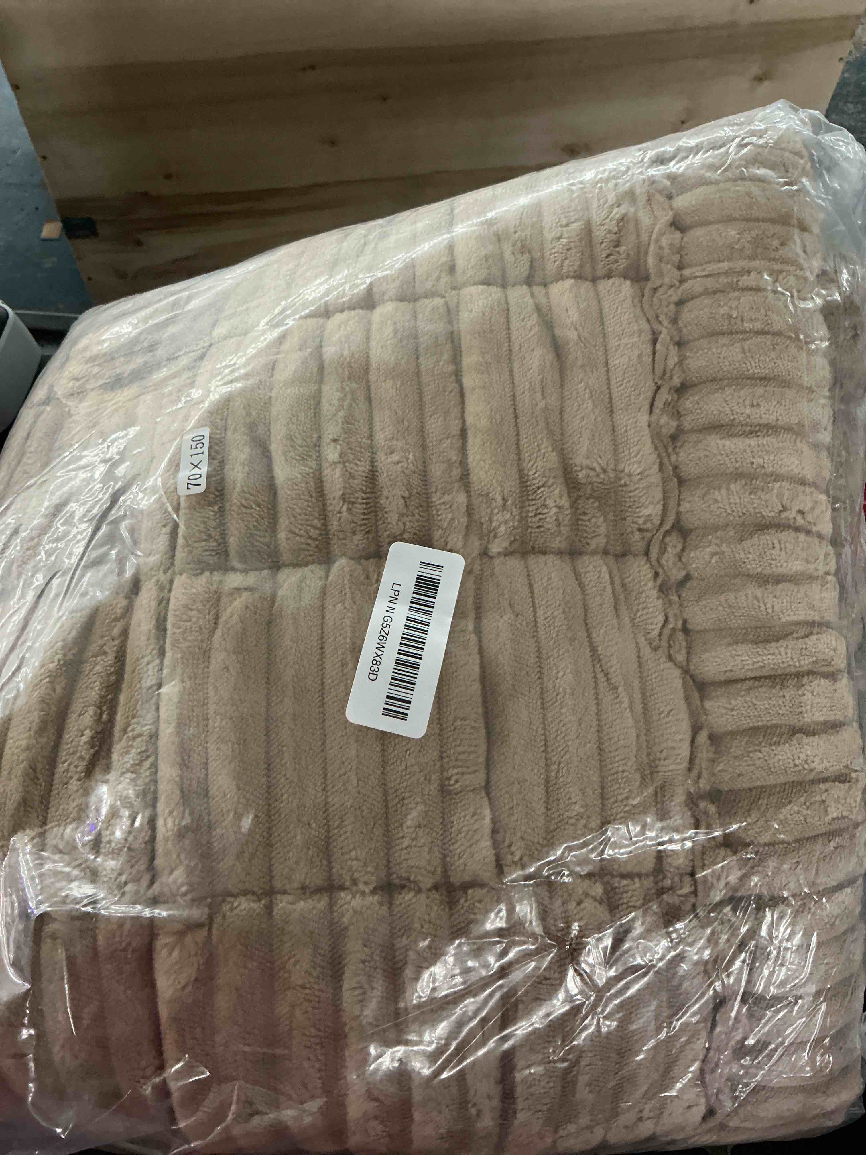 https://s3.amazonaws.com/lotting-images-prod/NonstopDeals/GRA3505007_1759934544533.jpeg