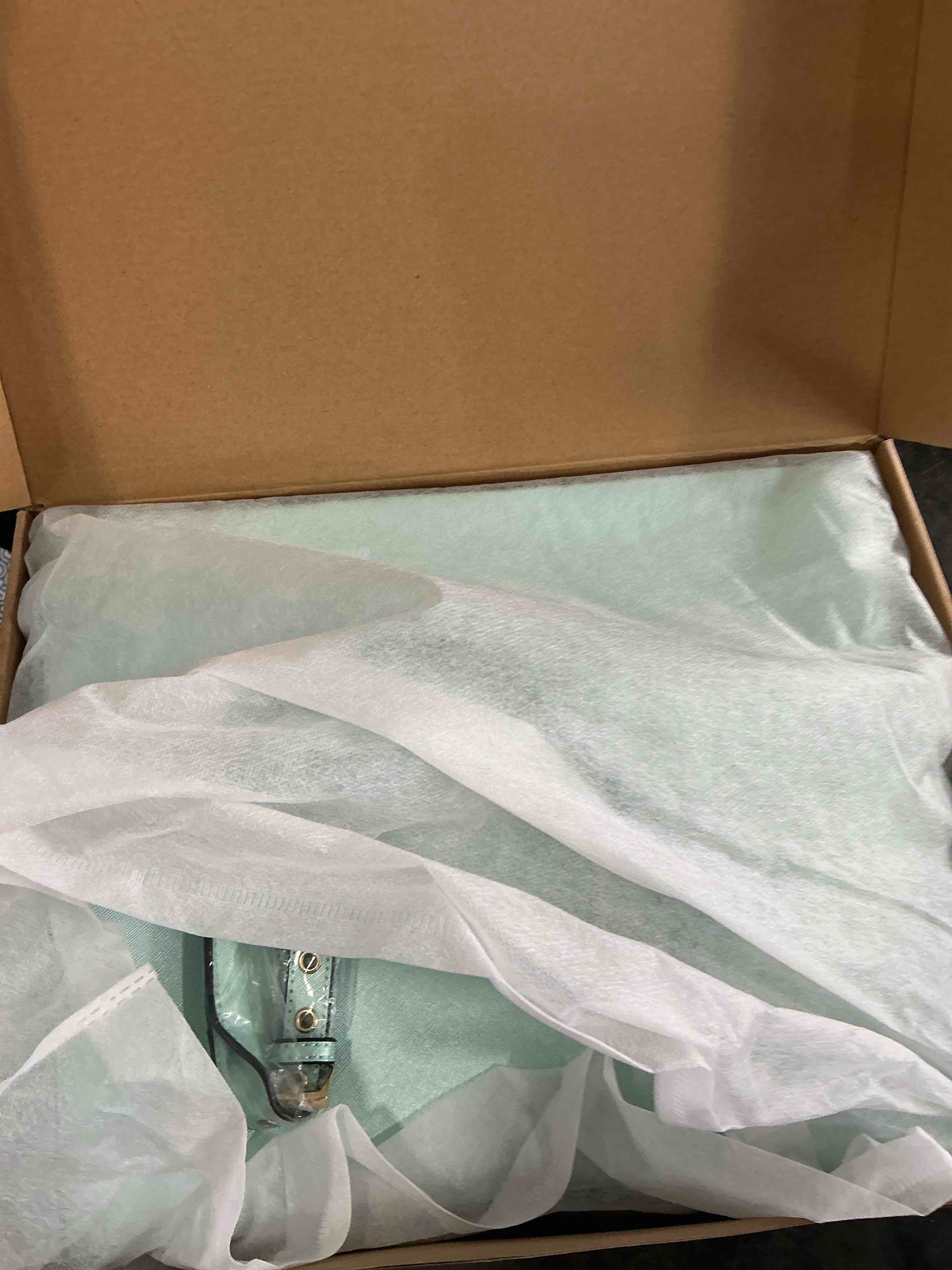 https://s3.amazonaws.com/lotting-images-prod/NonstopDeals/GRA3505211_1760033720161.jpeg