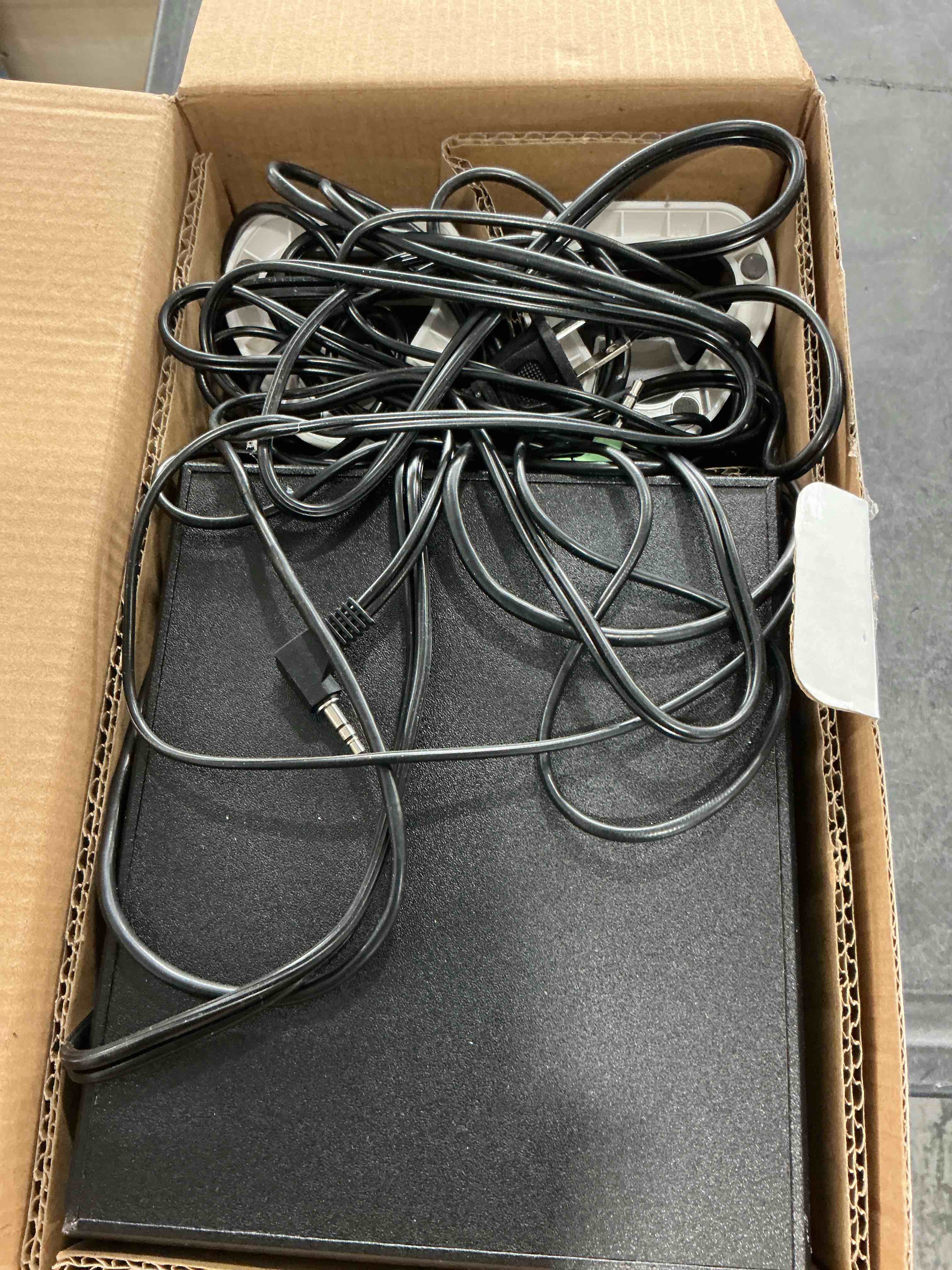https://s3.amazonaws.com/lotting-images-prod/NonstopDeals/GRA3505240_1760041278611.jpeg