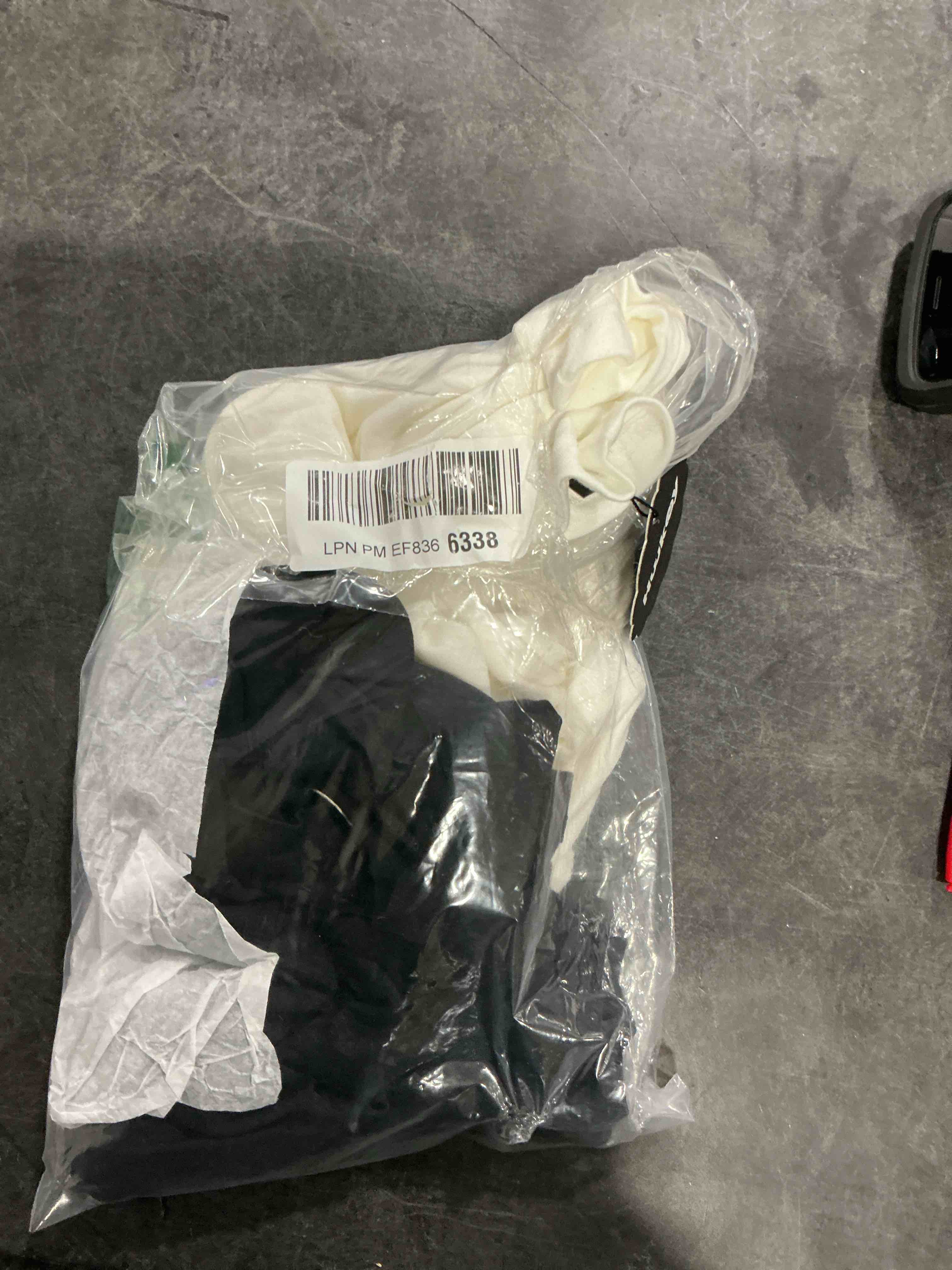 https://s3.amazonaws.com/lotting-images-prod/NonstopDeals/GRA3505538_1760135564500.jpeg
