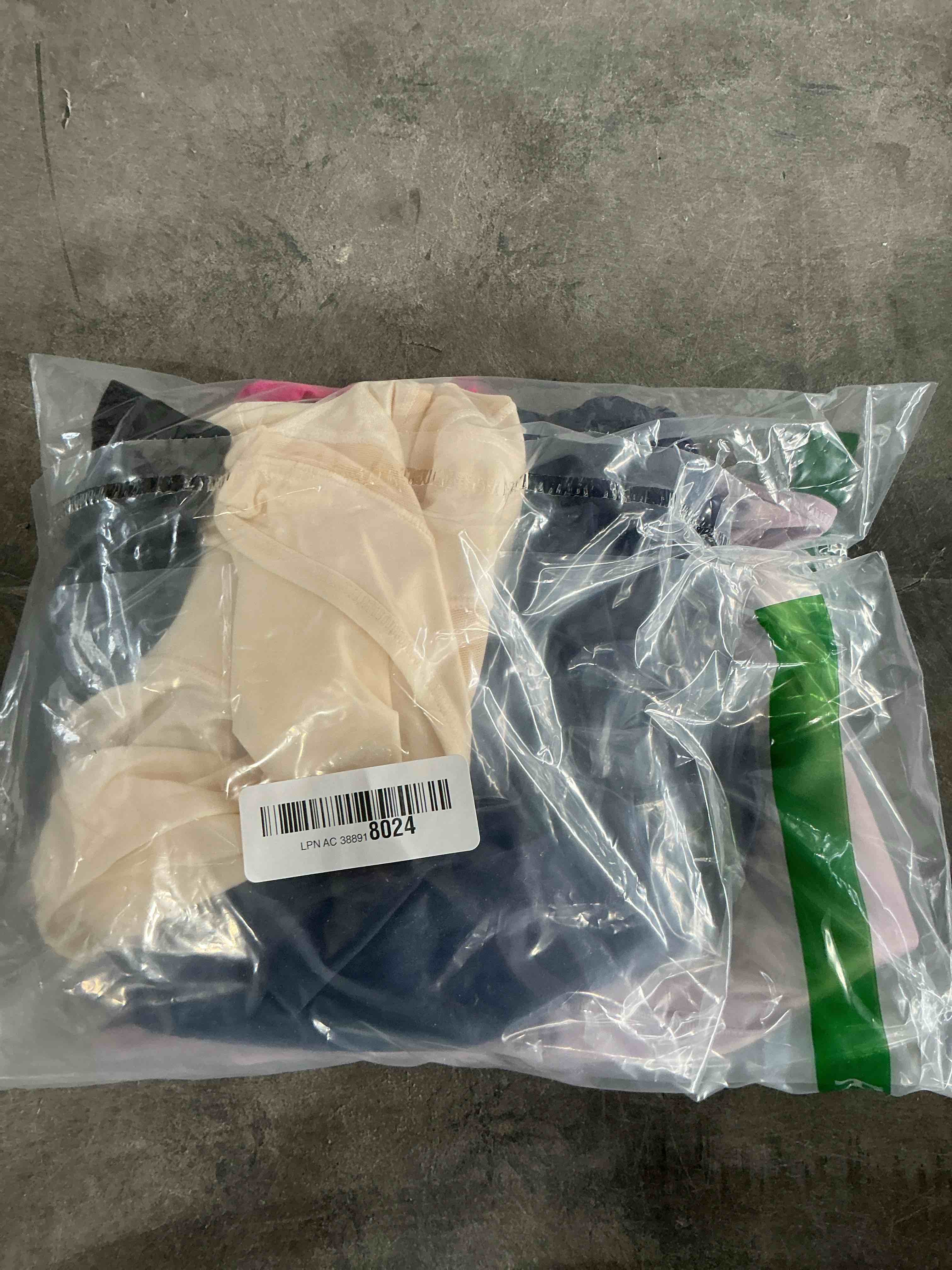 https://s3.amazonaws.com/lotting-images-prod/NonstopDeals/GRA3505669_1760381150906.jpeg