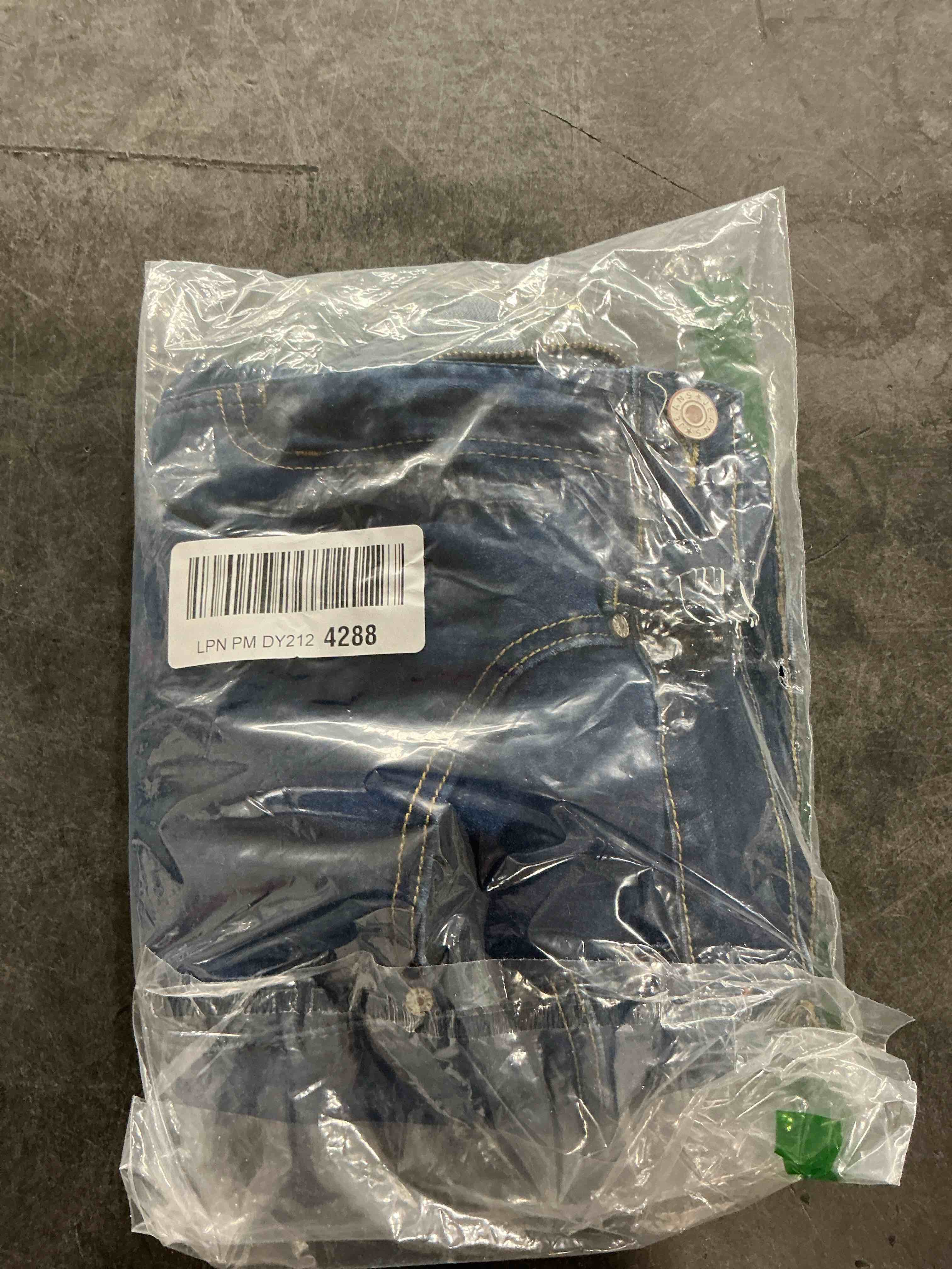 https://s3.amazonaws.com/lotting-images-prod/NonstopDeals/GRA3506220_1760636658795.jpeg