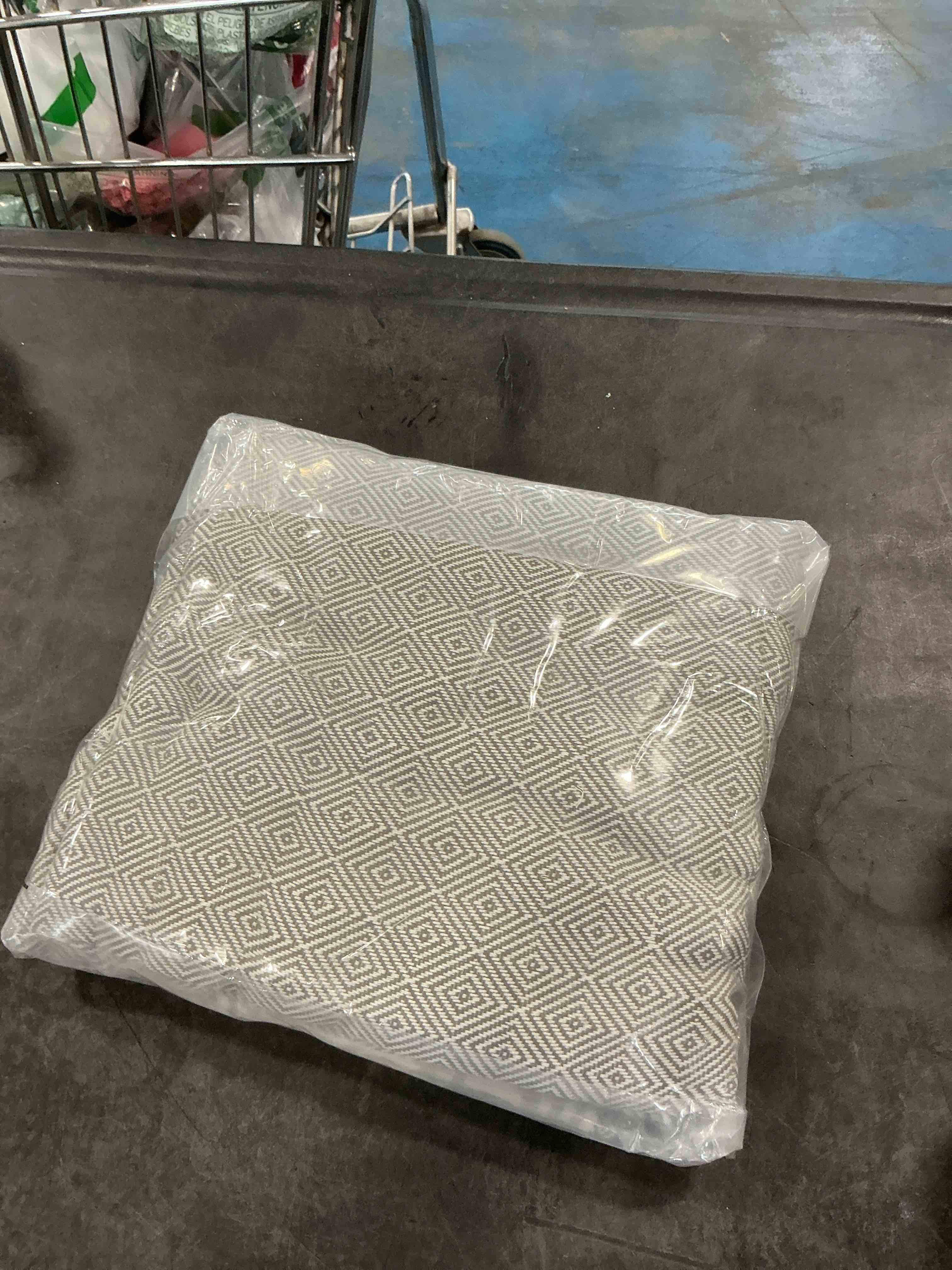 https://s3.amazonaws.com/lotting-images-prod/NonstopDeals/GRA3506486_1760805367032.jpeg