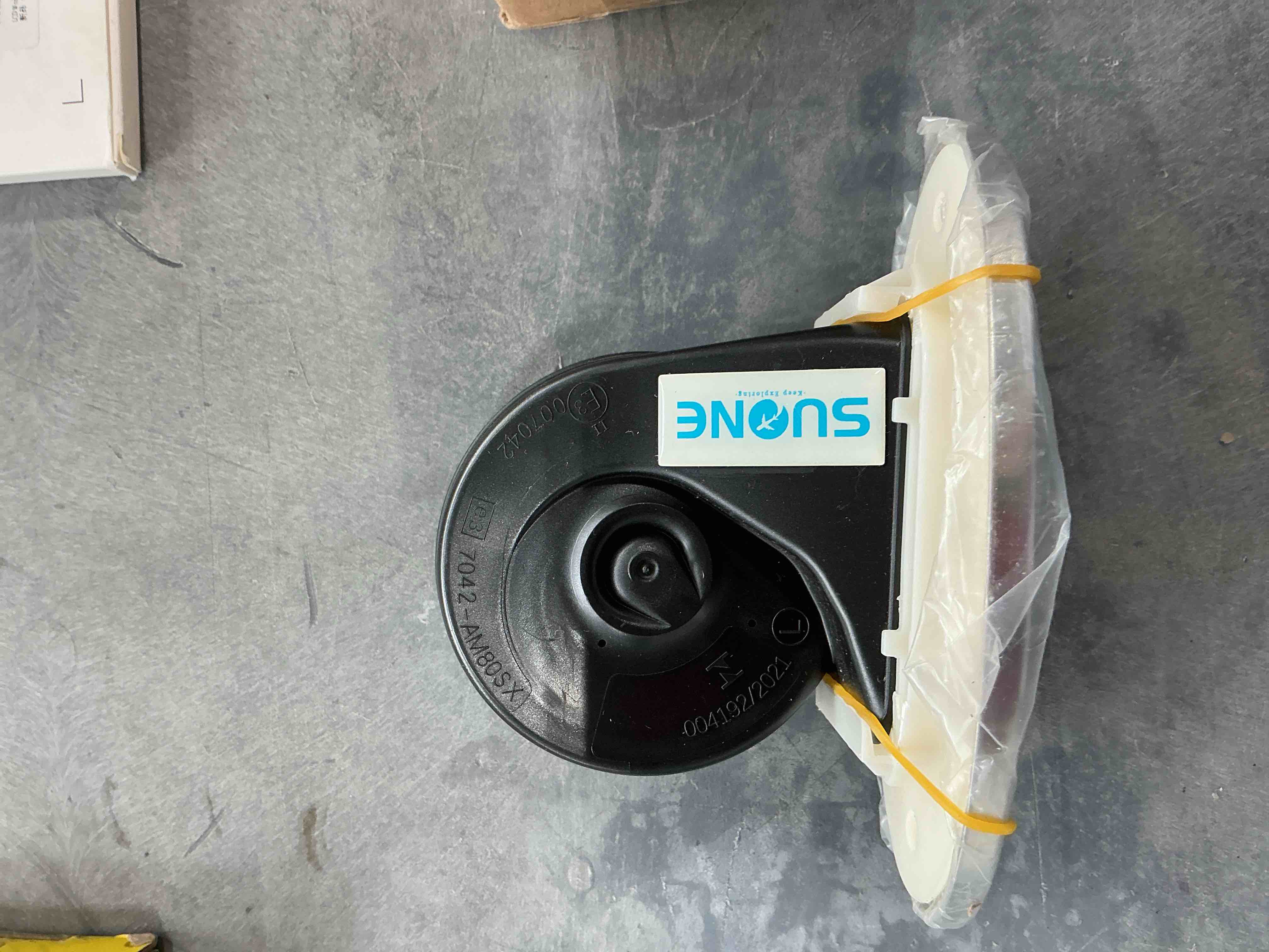 https://s3.amazonaws.com/lotting-images-prod/NonstopDeals/GRA3506758_1760984911662.jpeg