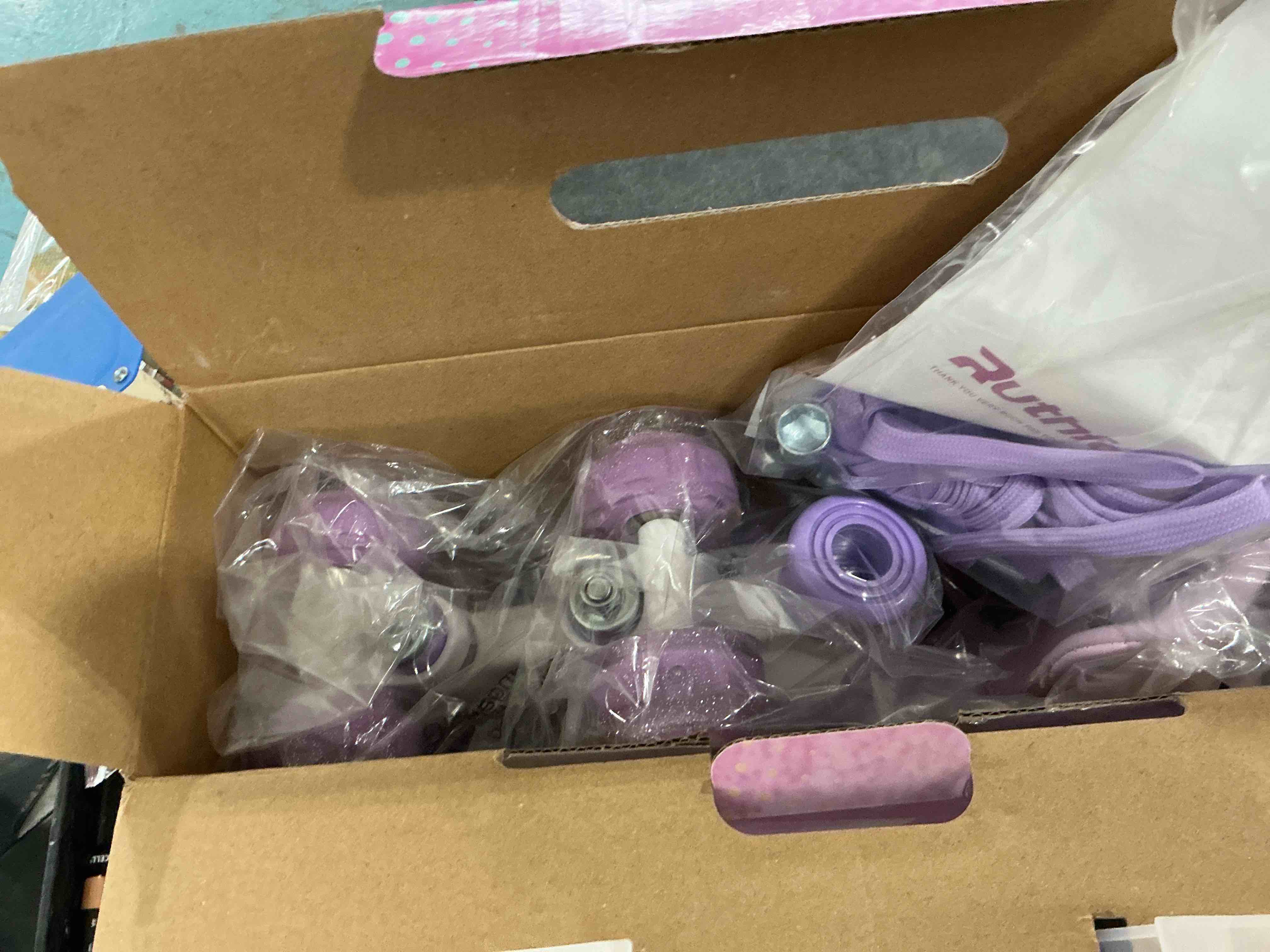 Ruthfot Women's and Girl's Classic Roller Skates with Light up Wheels and Love Heart Pattern, High-t