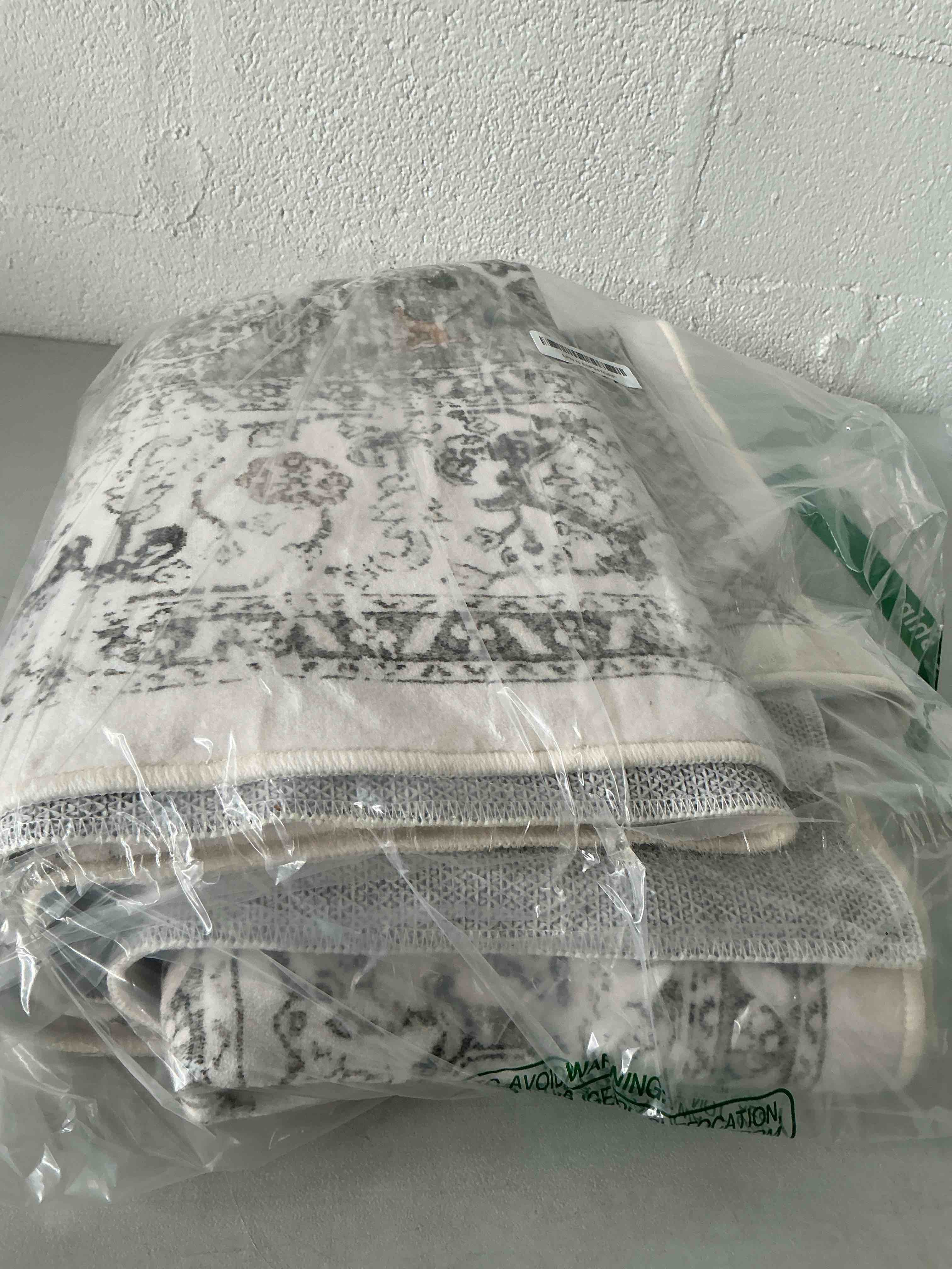 https://s3.amazonaws.com/lotting-images-prod/NonstopDeals/GRA3613169_1753541310204.jpeg