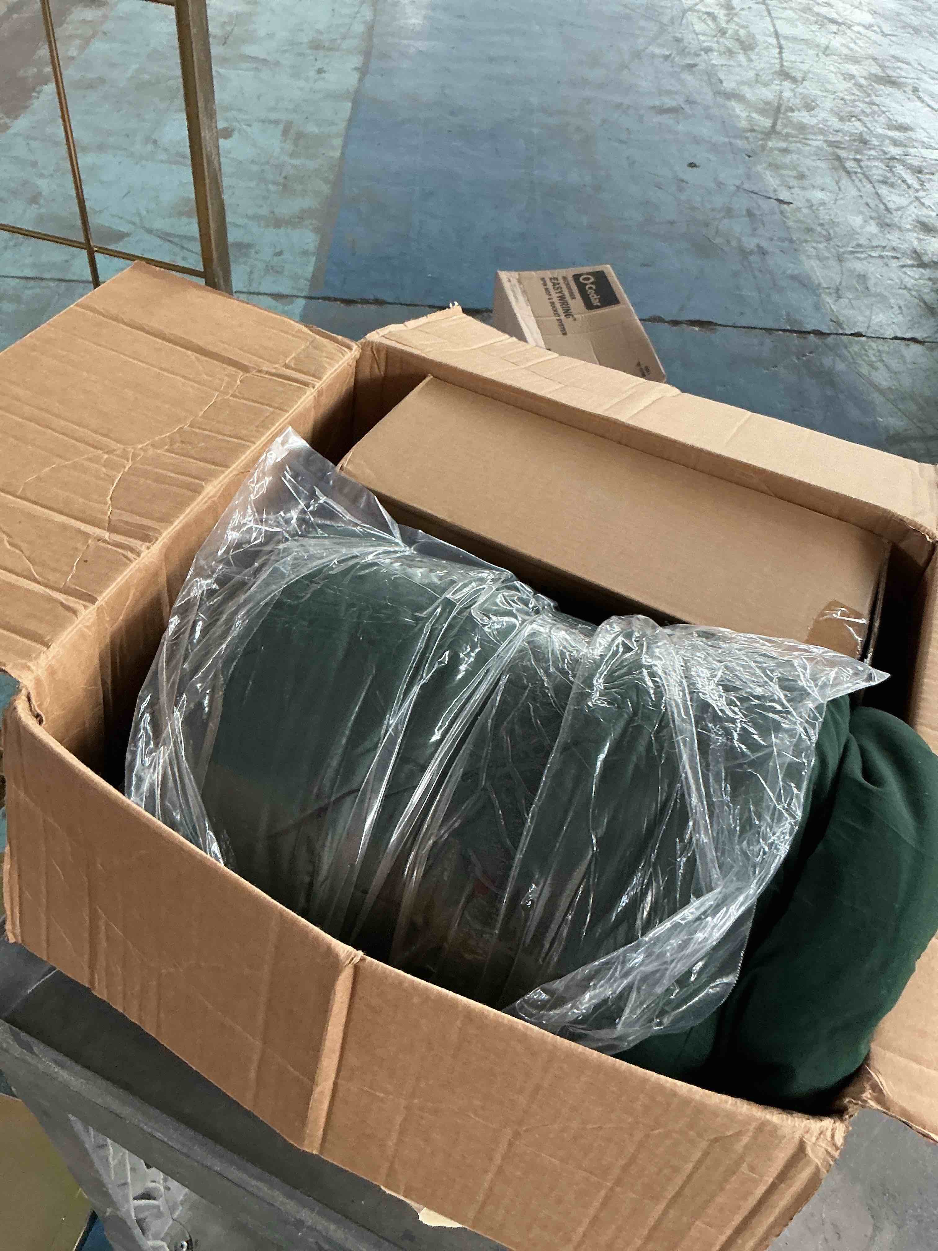 https://s3.amazonaws.com/lotting-images-prod/NonstopDeals/GRA3613809_1754599243217.jpeg
