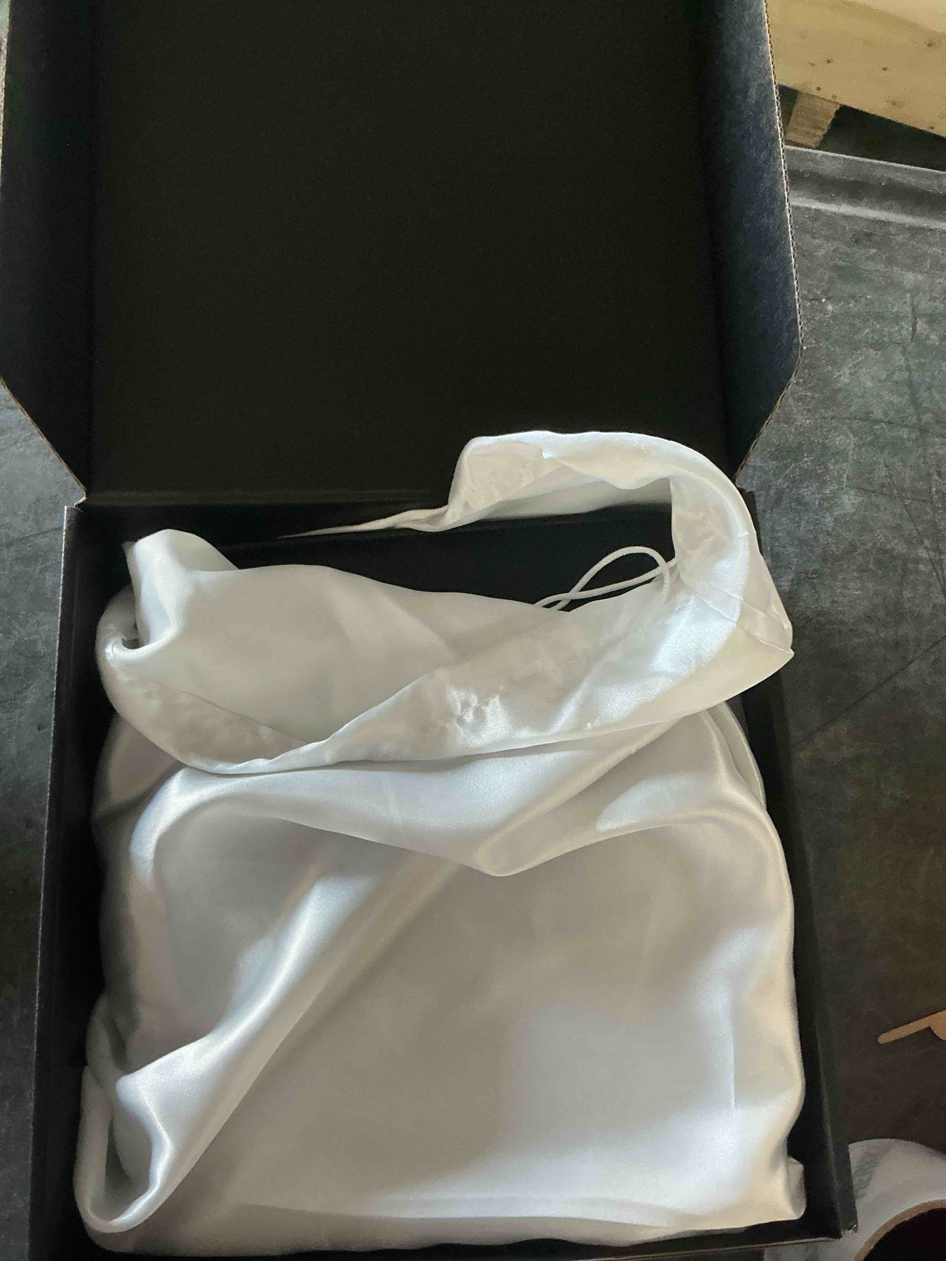 https://s3.amazonaws.com/lotting-images-prod/NonstopDeals/GRA3614459_1755279866268.jpeg