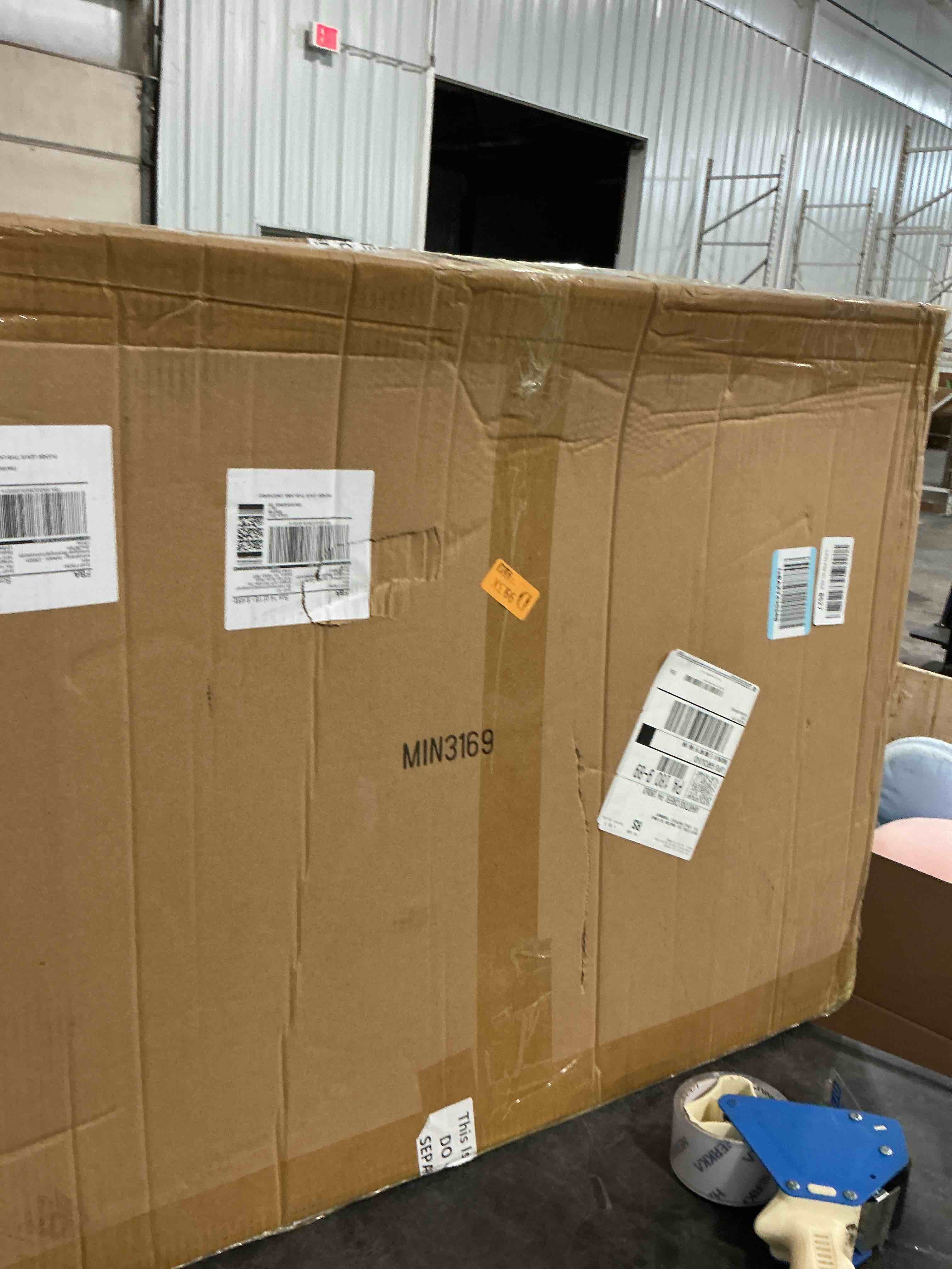 https://s3.amazonaws.com/lotting-images-prod/NonstopDeals/GRA3614702_1755387524521.jpeg