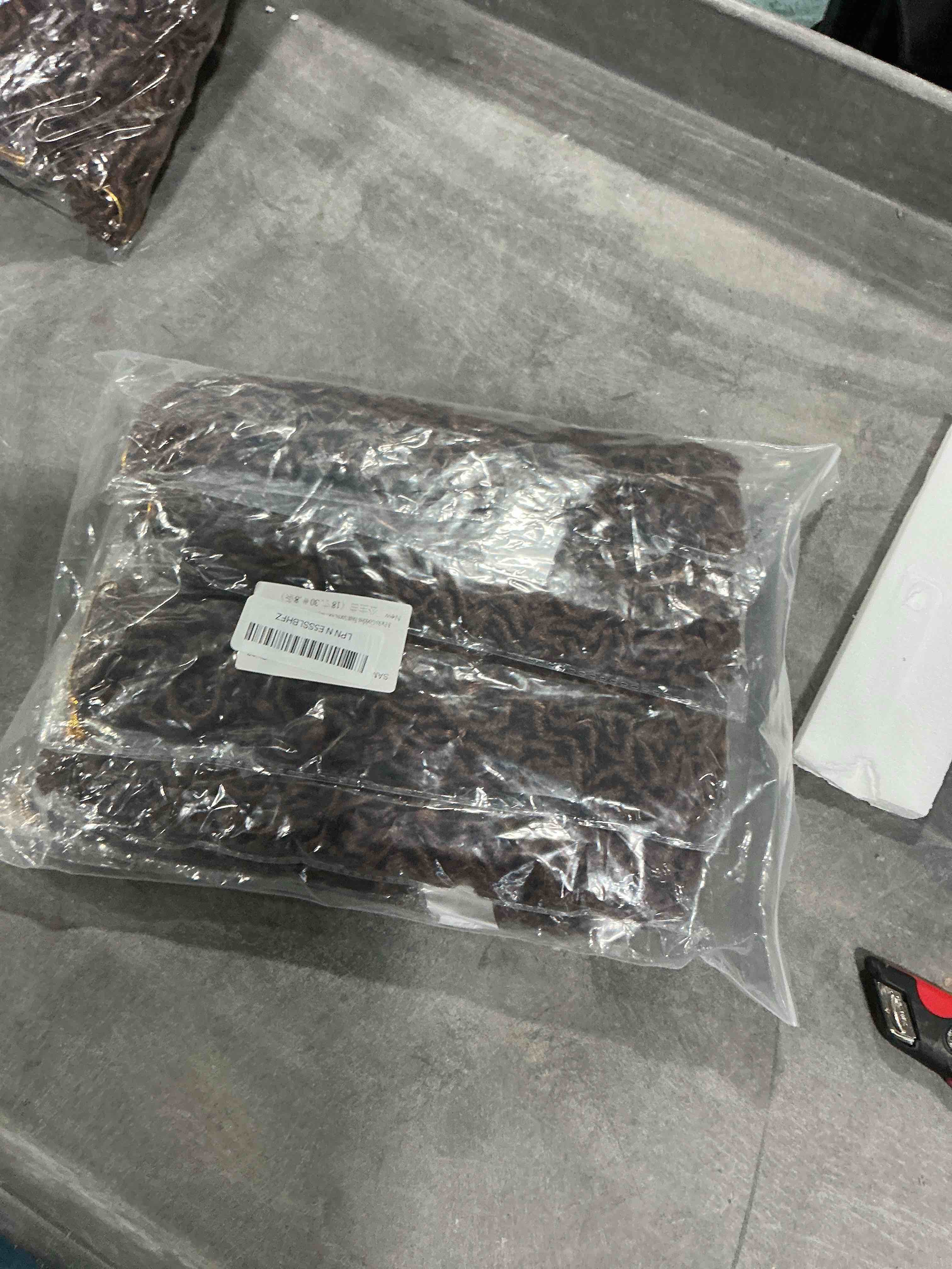 https://s3.amazonaws.com/lotting-images-prod/NonstopDeals/GRA3615820_1755992507996.jpeg