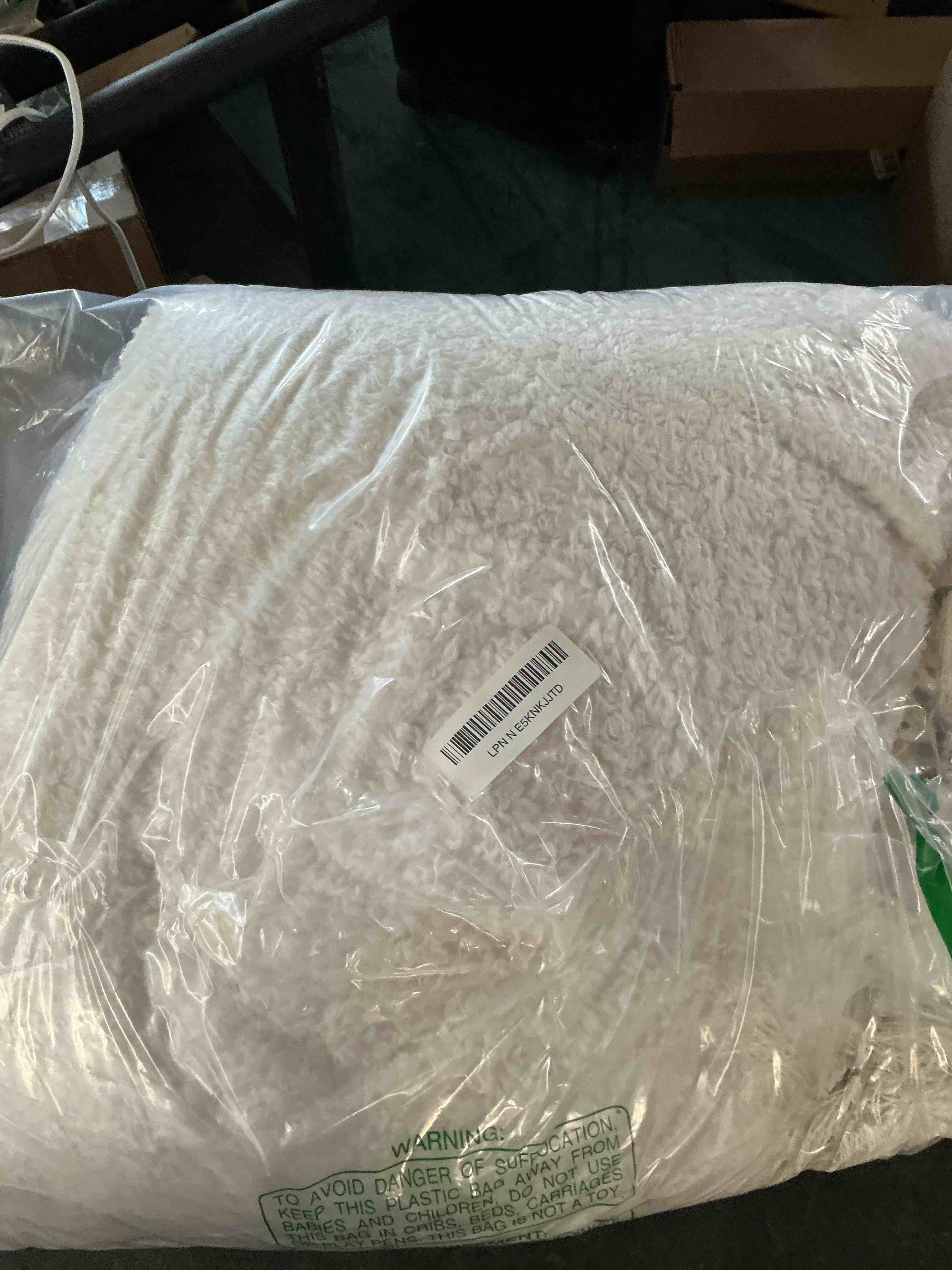 https://s3.amazonaws.com/lotting-images-prod/NonstopDeals/GRA3615854_1755989468278.jpeg