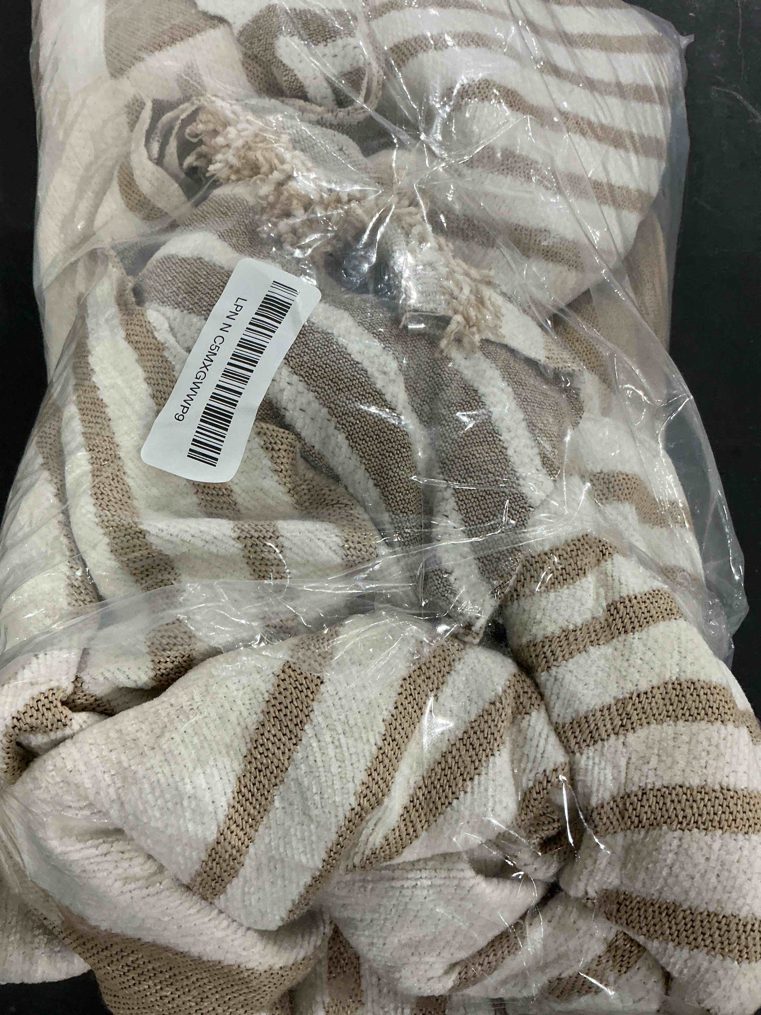 https://s3.amazonaws.com/lotting-images-prod/NonstopDeals/GRA3615998_1756465649563.jpeg