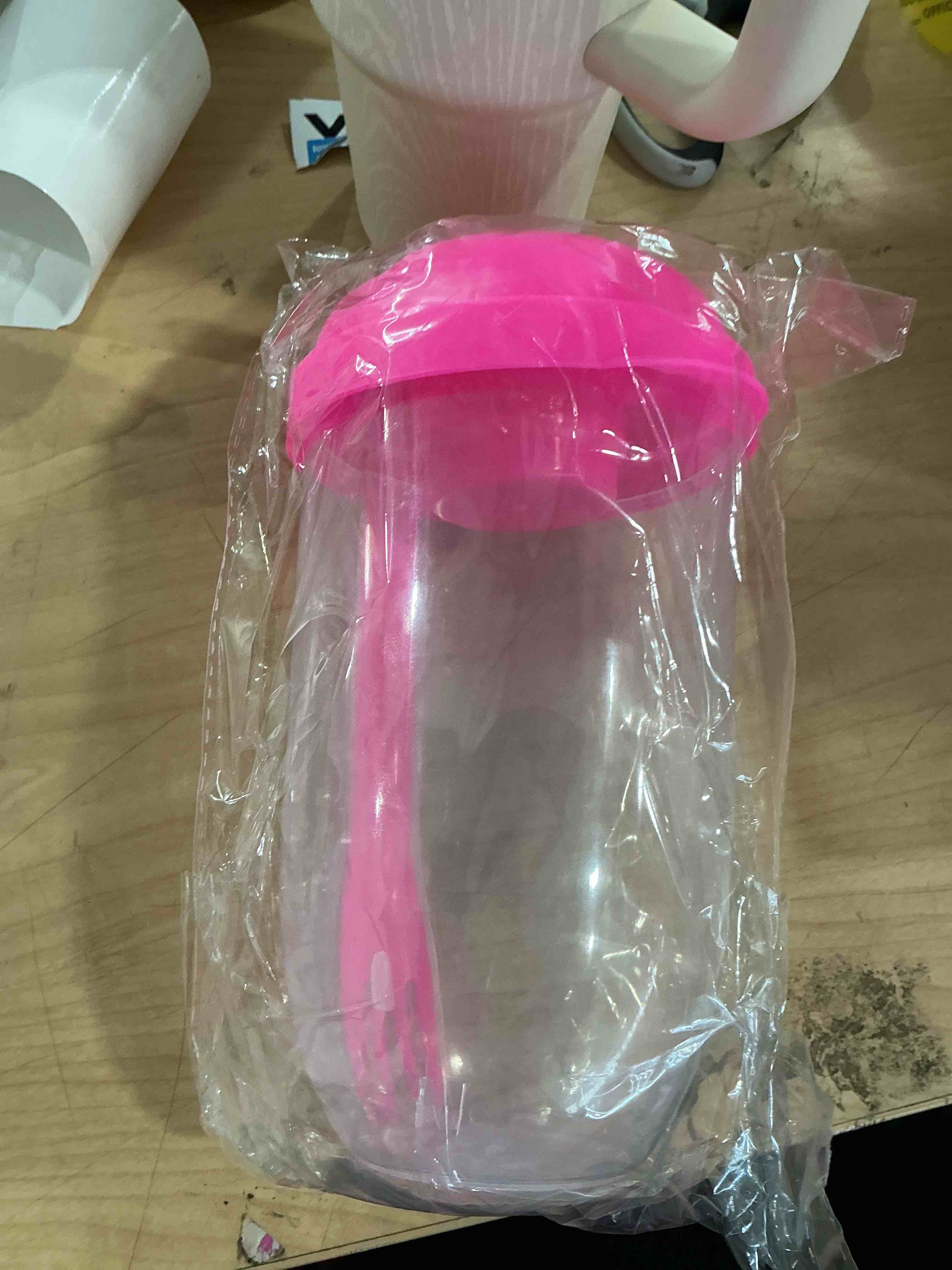 Condition photo showing New/Like New for salad food container with lids and fork,leak-proof dressing container cup for breakfast meal vegetable and fruits,pink