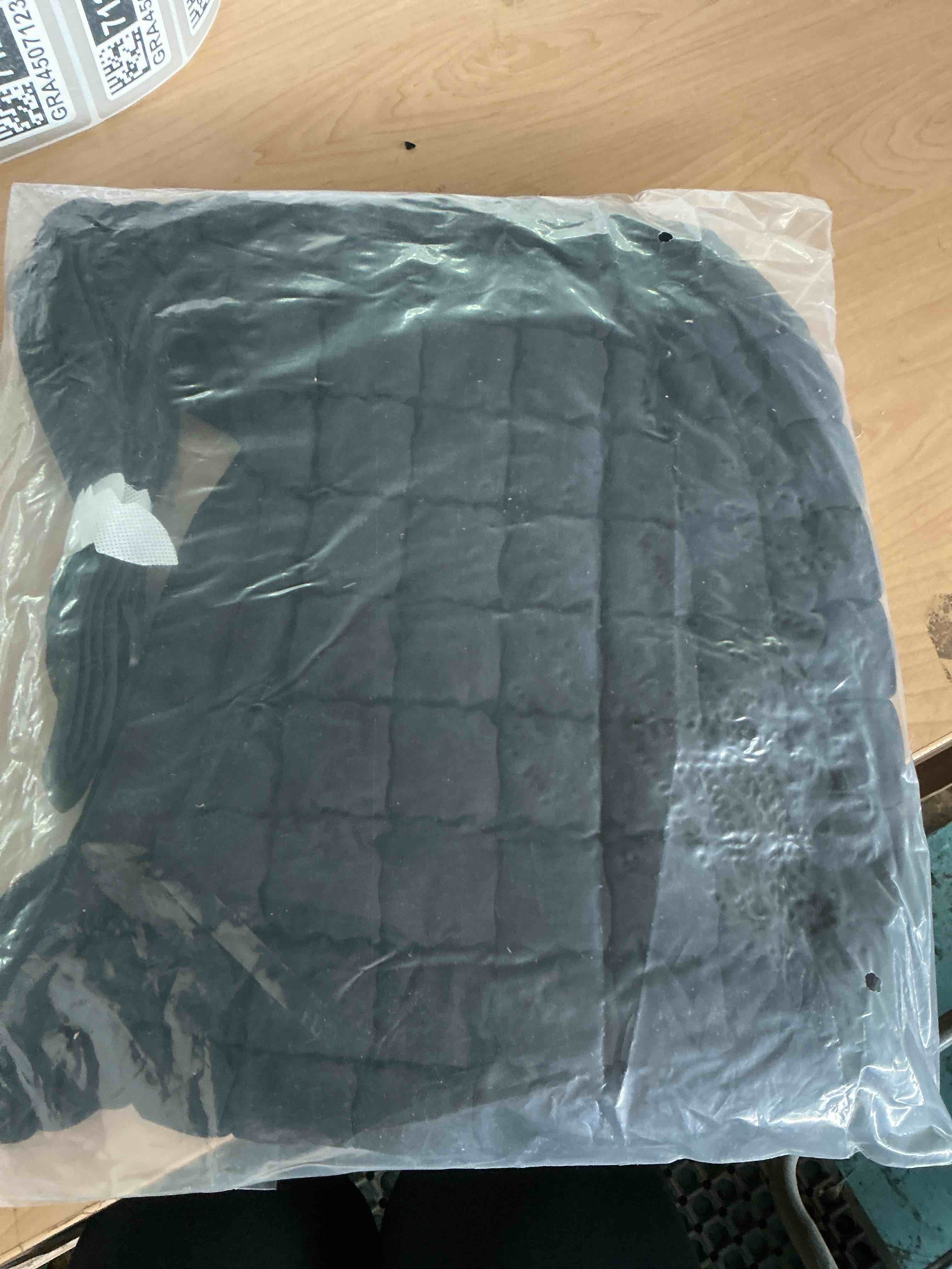 Condition photo showing New/Like New for izuzta quilted puffer tote bag large puffy crossbody shoulder bag, lightweight soft nylon quilted oversized padding hobo tote bag handbags puff purse carryall gym bag trendy tote for women(black)