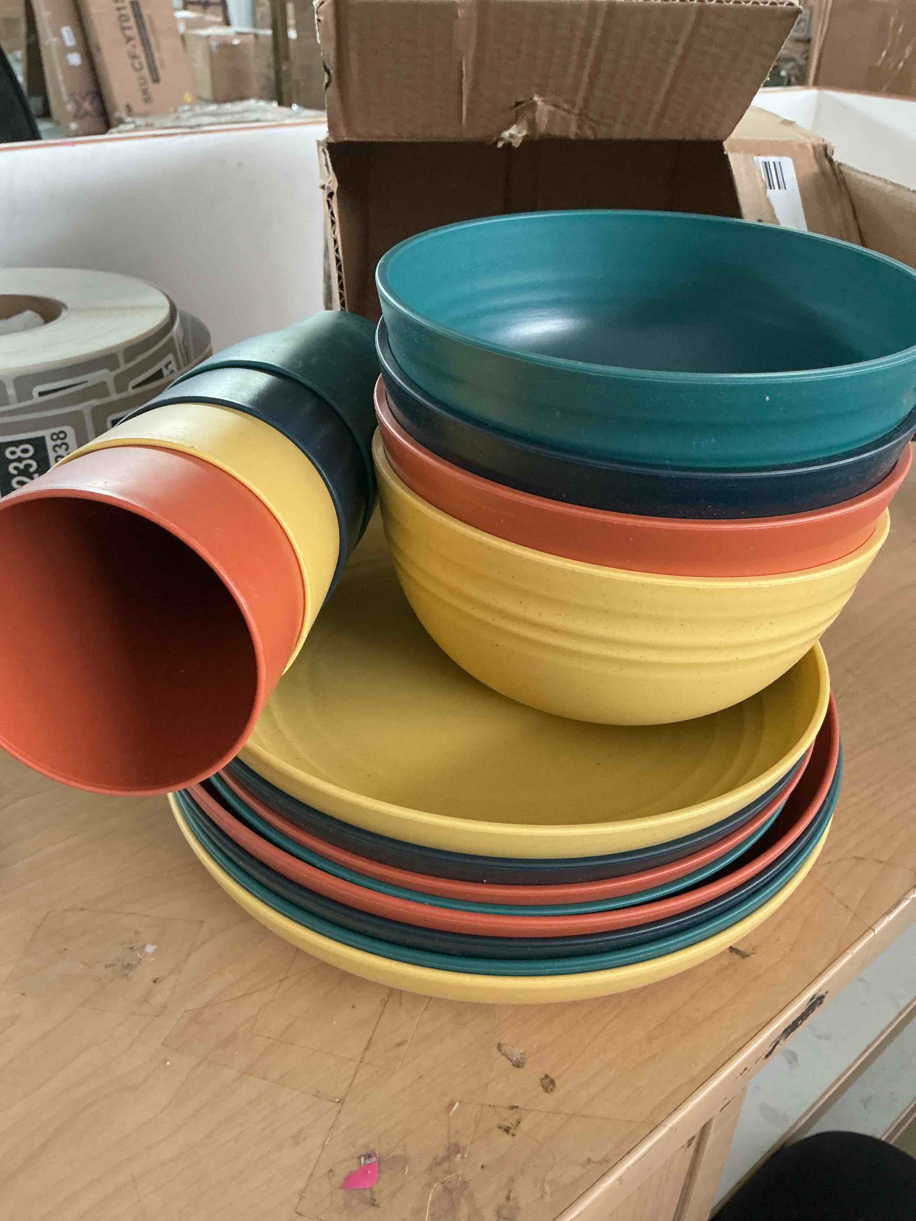 Condition photo showing New/Like New for rubtlamp wheat straw dinnerware set, 16pcs unbreakable plates and bowls sets of 4, plastic plates set reusable (four colors) include dinner platos, dessert platos, cereal bowls, cups for daily