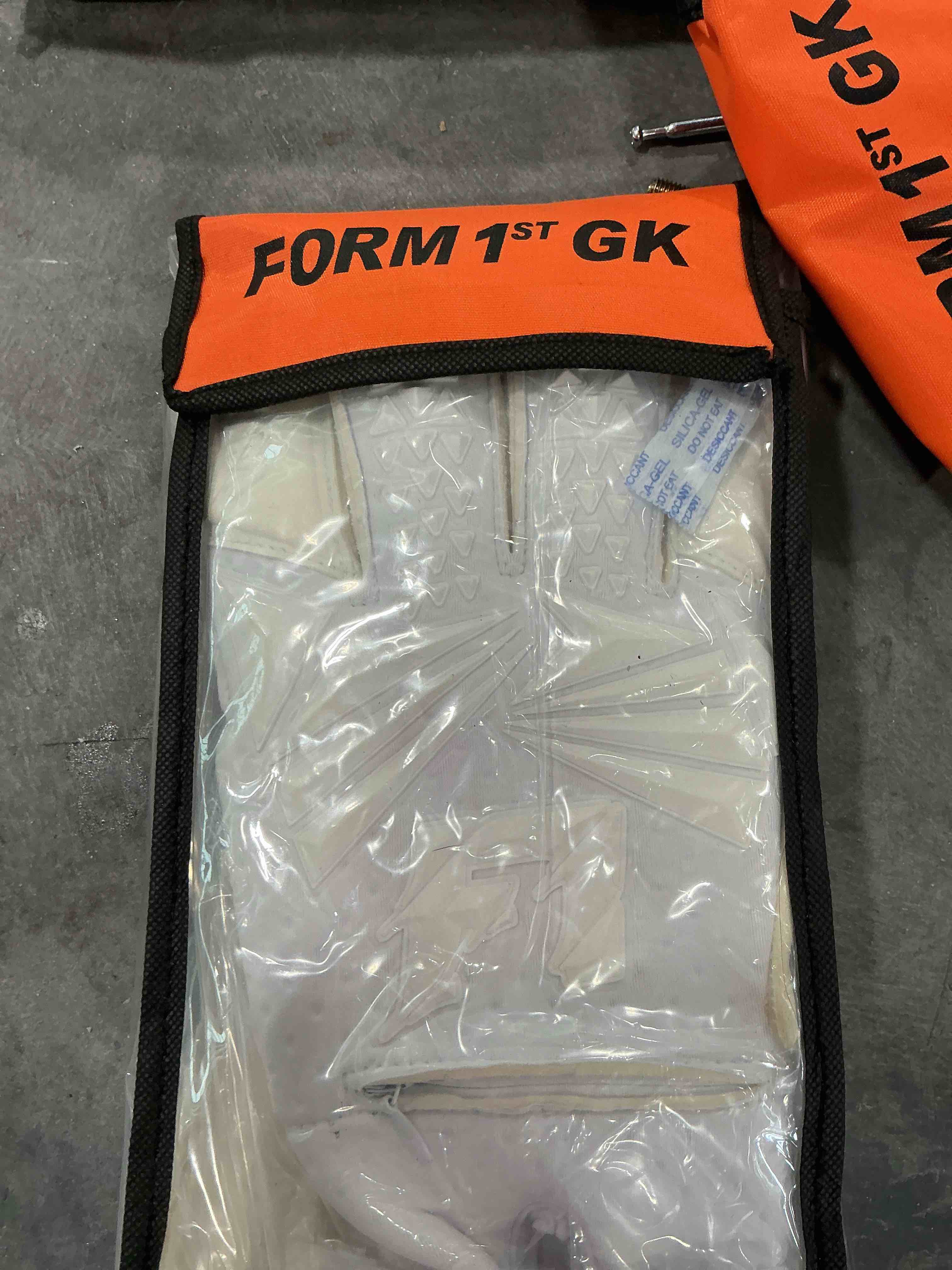 Condition photo showing New/Like New for renegade gk fury goalie gloves with microbe-guard - adult, youth, kids (sizes 6-11) pro-tek fingersaves & 4+3mm giga grip | high performance pro-level goalkeeper glove | based in usa