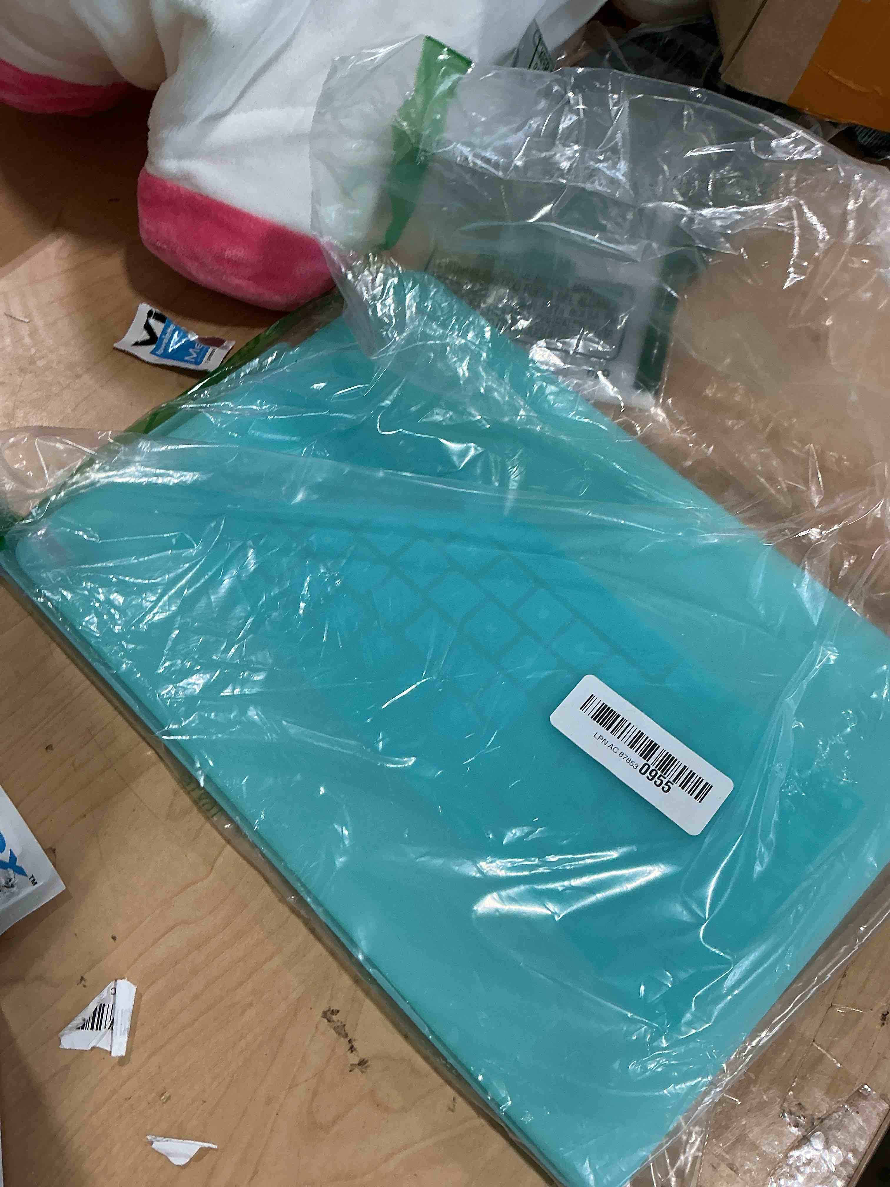 Condition photo showing New/Like New for ibenzer macbook air 13 inch case 2026 2025 2024 2023 2022 m4 a3240 m3 a3113 m2 a2681,hardshell case w/keyboardcover screenfilm for macbook air 13.6 inch case,turquoise, kk-tbl+2
