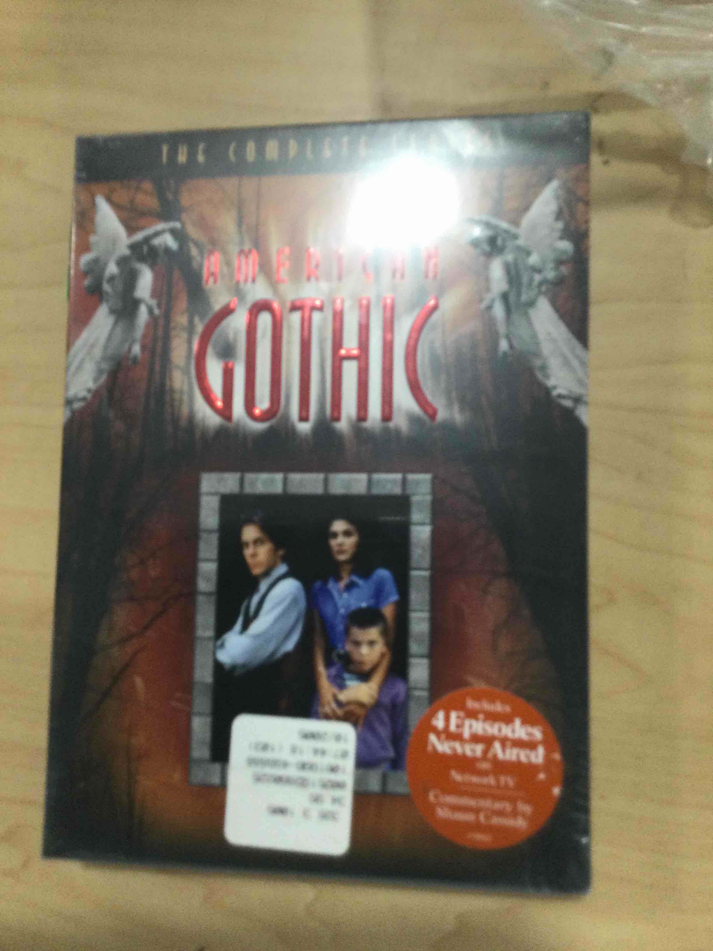 Condition photo showing New/Like New for american gothic - complete series