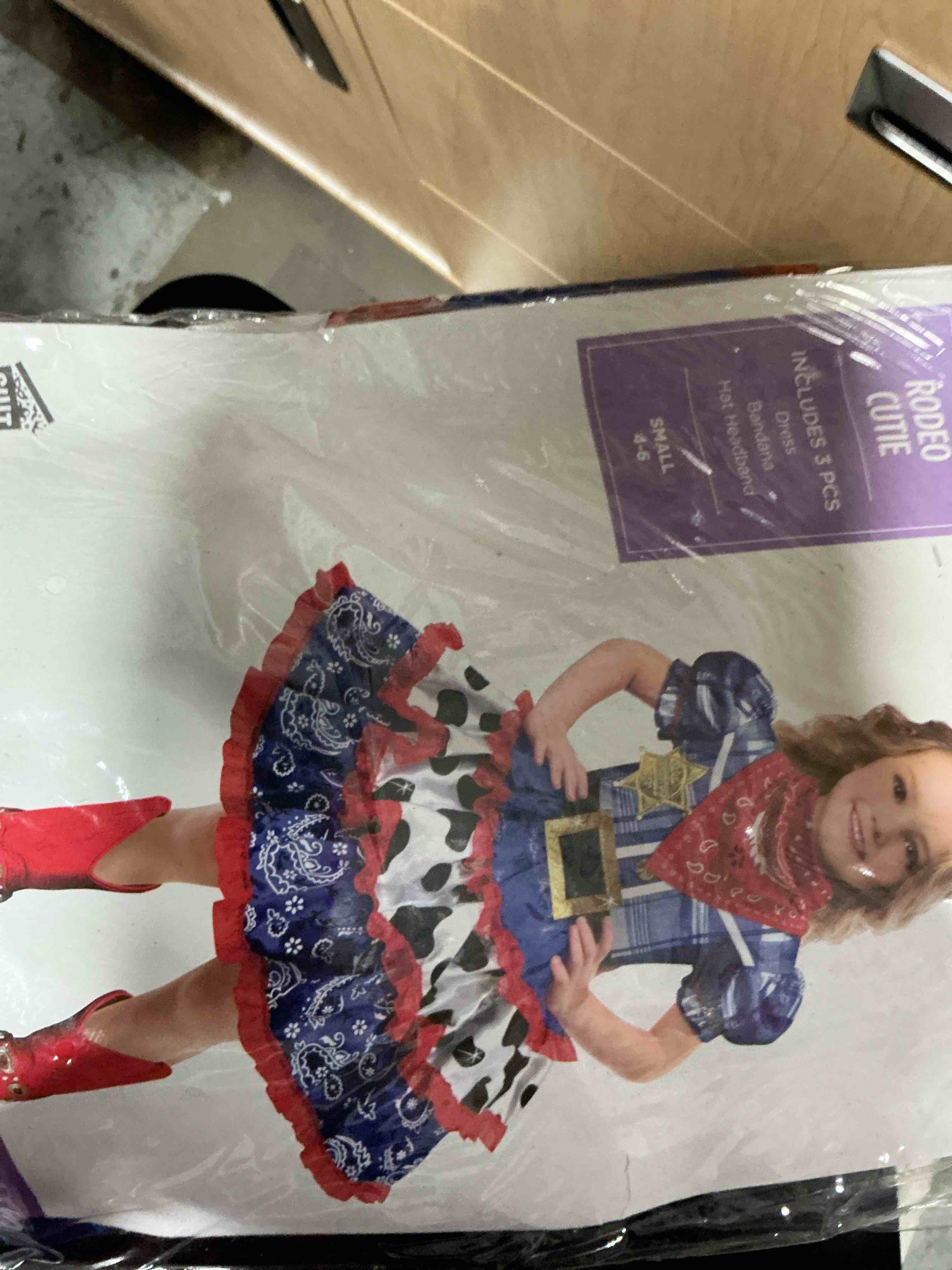 Condition photo showing New/Like New for amscan girls costume
