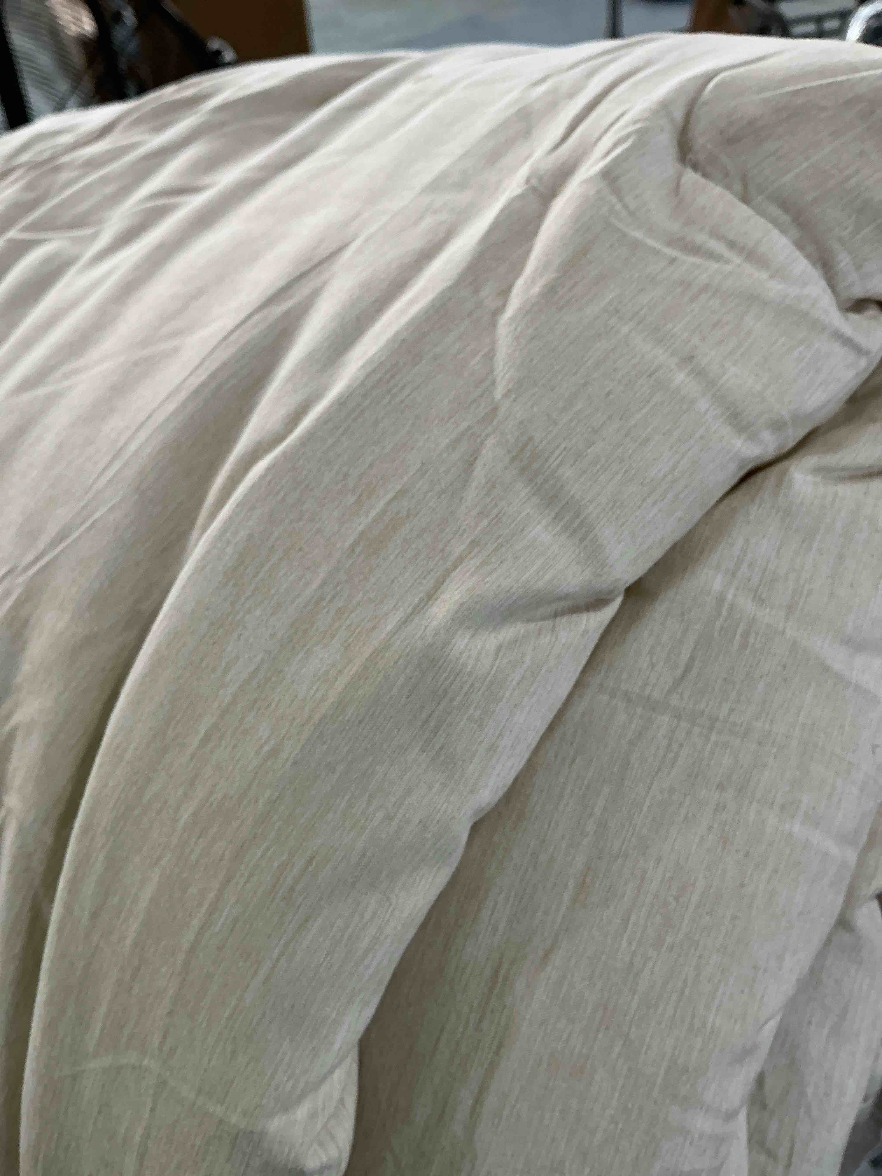 Condition photo showing New/Like New for bedsure comforter duvet insert - quilted comforters king size, all season duvet, gentlesoft down alternative bedding blanket, with 8 tabs, gifts for women/men, beige, king 90 x 102 inches