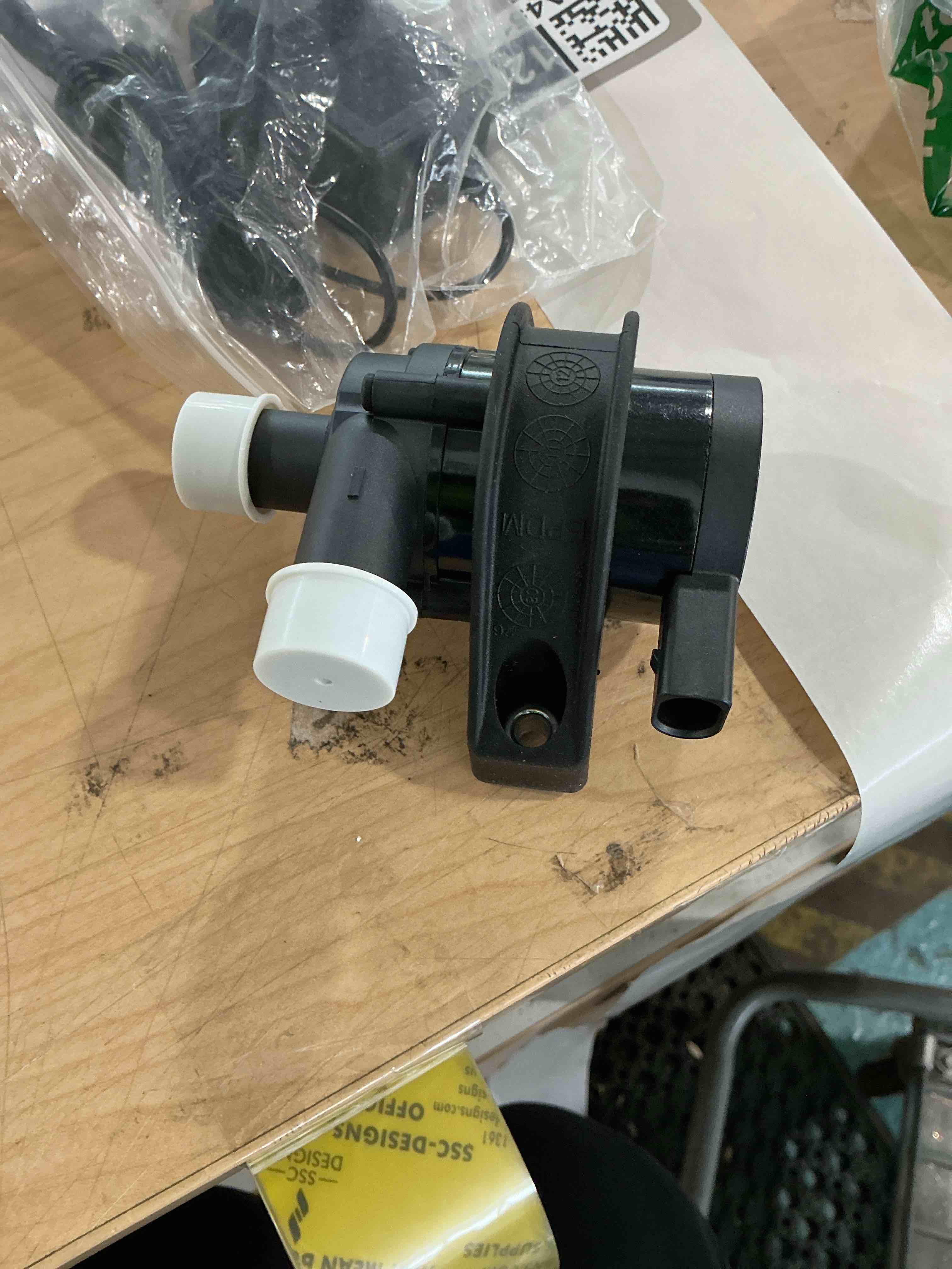 Condition photo showing New/Like New for boxi 1k0965561j auxiliary cooling water pump compatible for a3 a4 tt vw bettle cc eos golf gti jetta passat tiguan - 2.0t engine/oe# 1k0965561f 1k0965561b