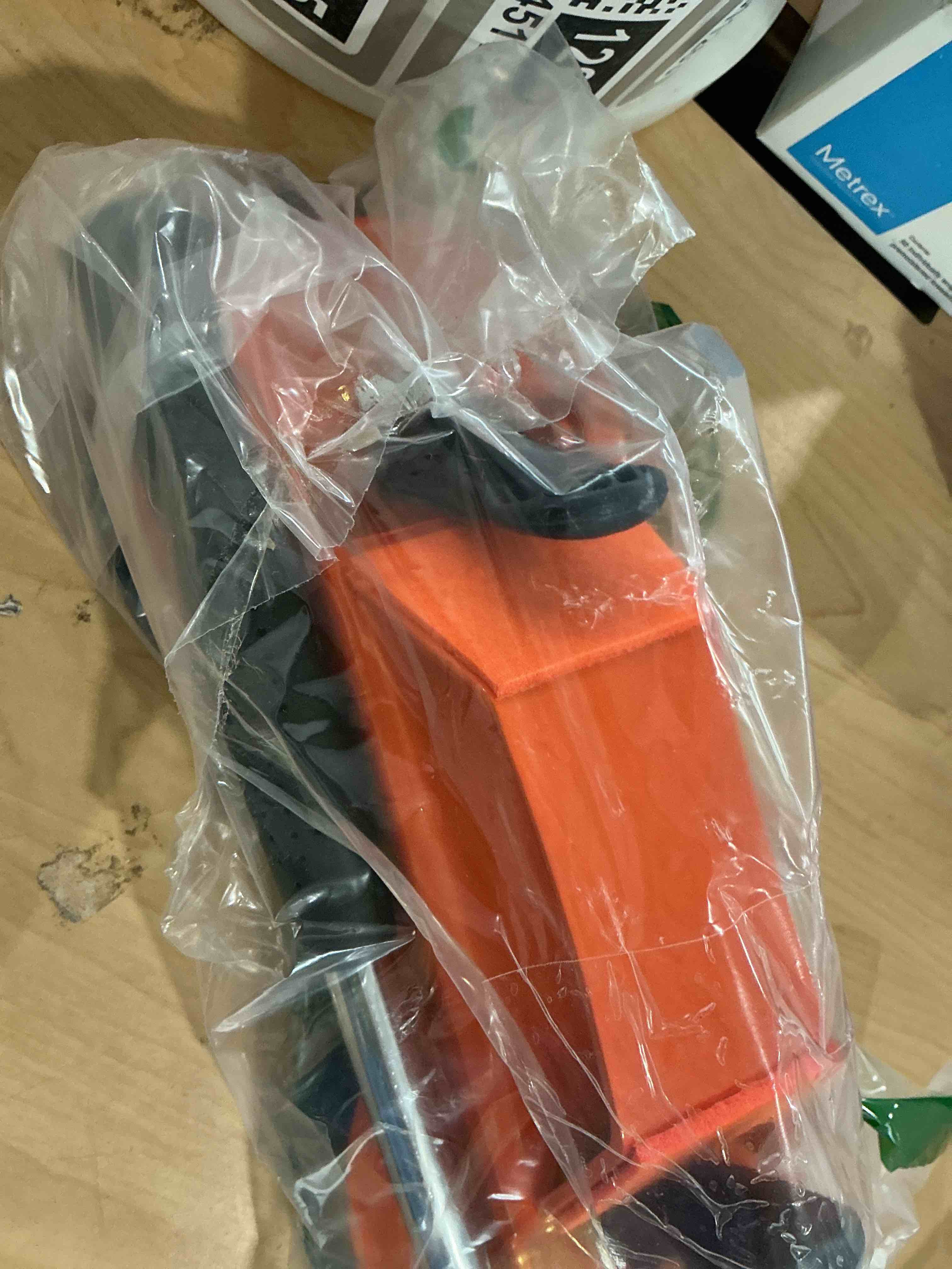 Condition photo showing New/Like New for heavy-duty floor gap repair tool, equipped with reusable adhesive pads | and made of iron, equipped with an adhesive pad, used for laying composite flooring, vinyl flooring, or solid wood flooring