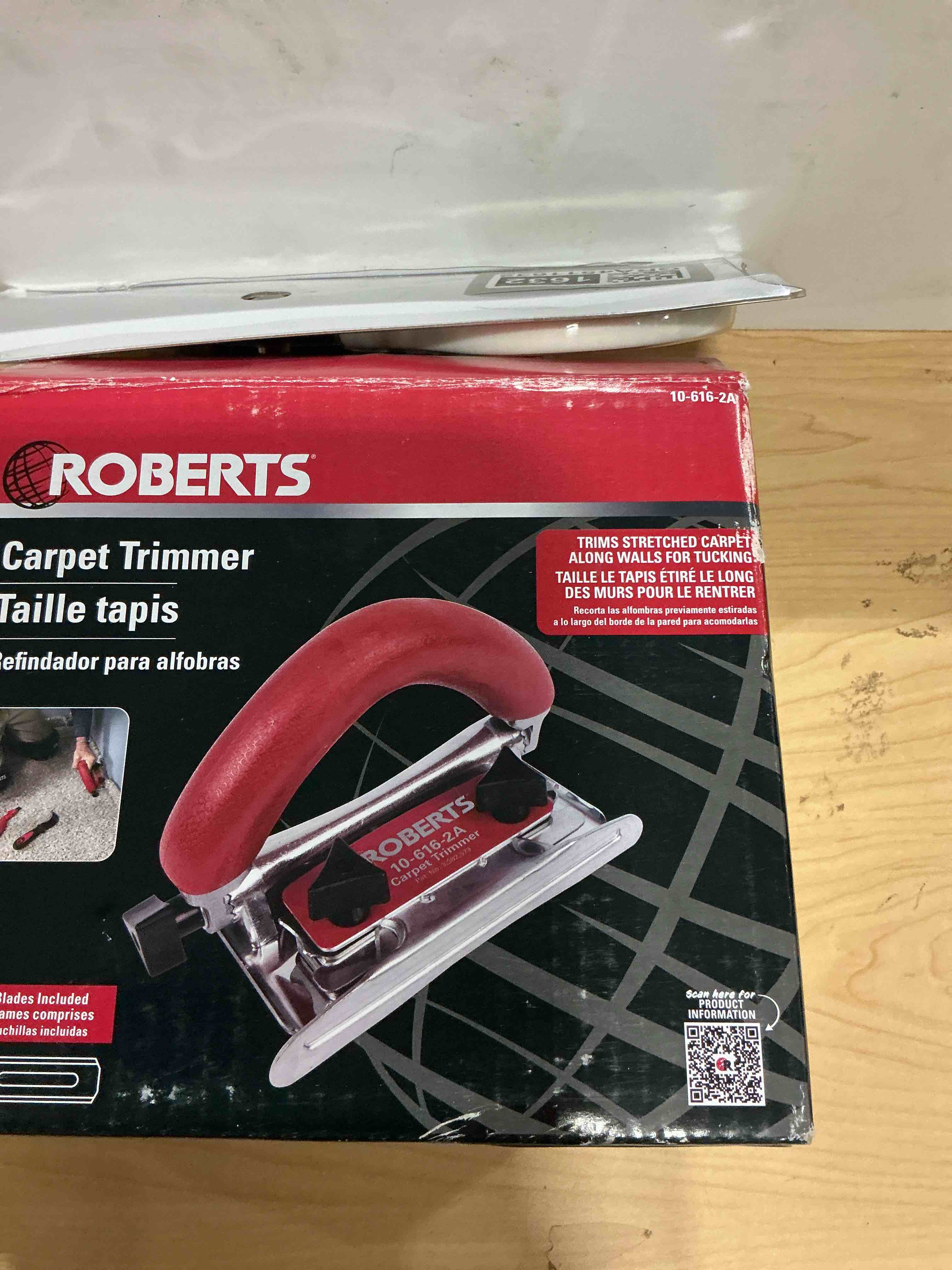 Condition photo showing New/Like New for roberts 10-616-2a conventional carpet trimmer