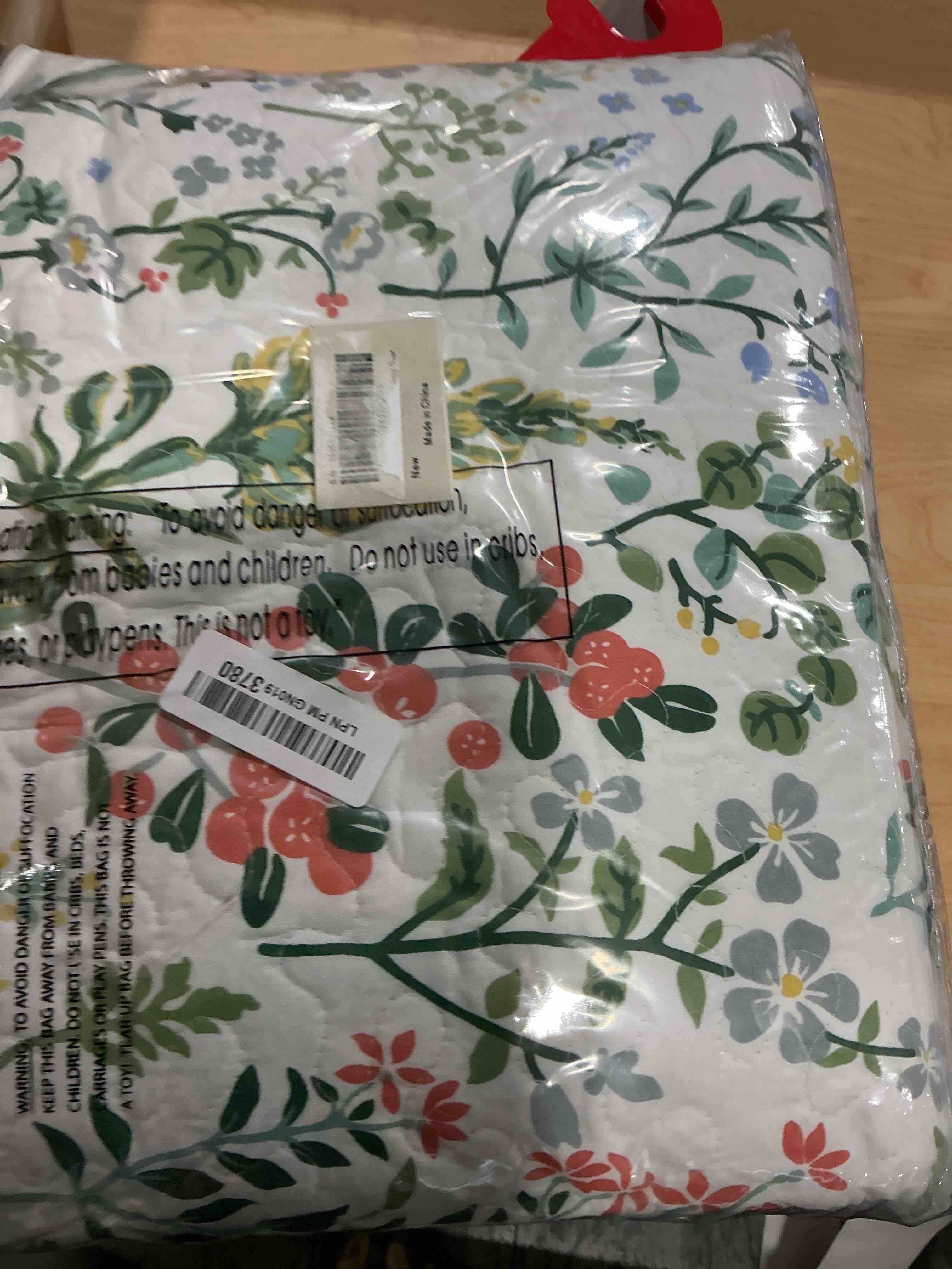 Condition photo showing New/Like New for travan 3-piece quilt set quilted bedspread lightweight coverlet set garden style floral printed oversized quilted bedding set with shams for all season, exquisite, queen size | quilted bedspread qs-exquisite queen