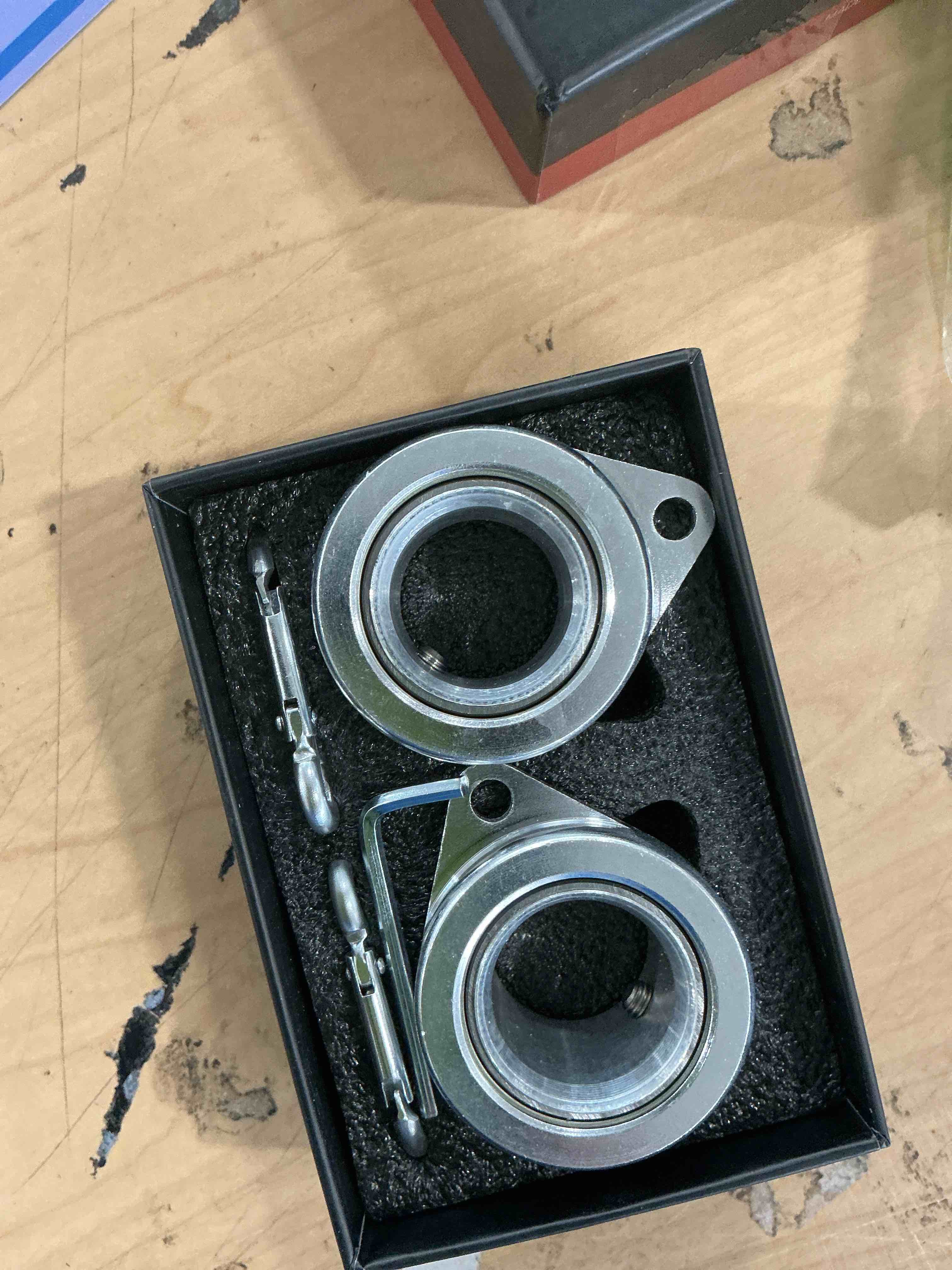 Condition photo showing New/Like New for aluminum flag pole rings with bearing for 0.75-1 inch flagpole | tangle free 360° rotating flag pole ball bearings swivel rings, 1 inch metal flagpole spinners with clips (2 pcs, 1", silver) silver-1 inch