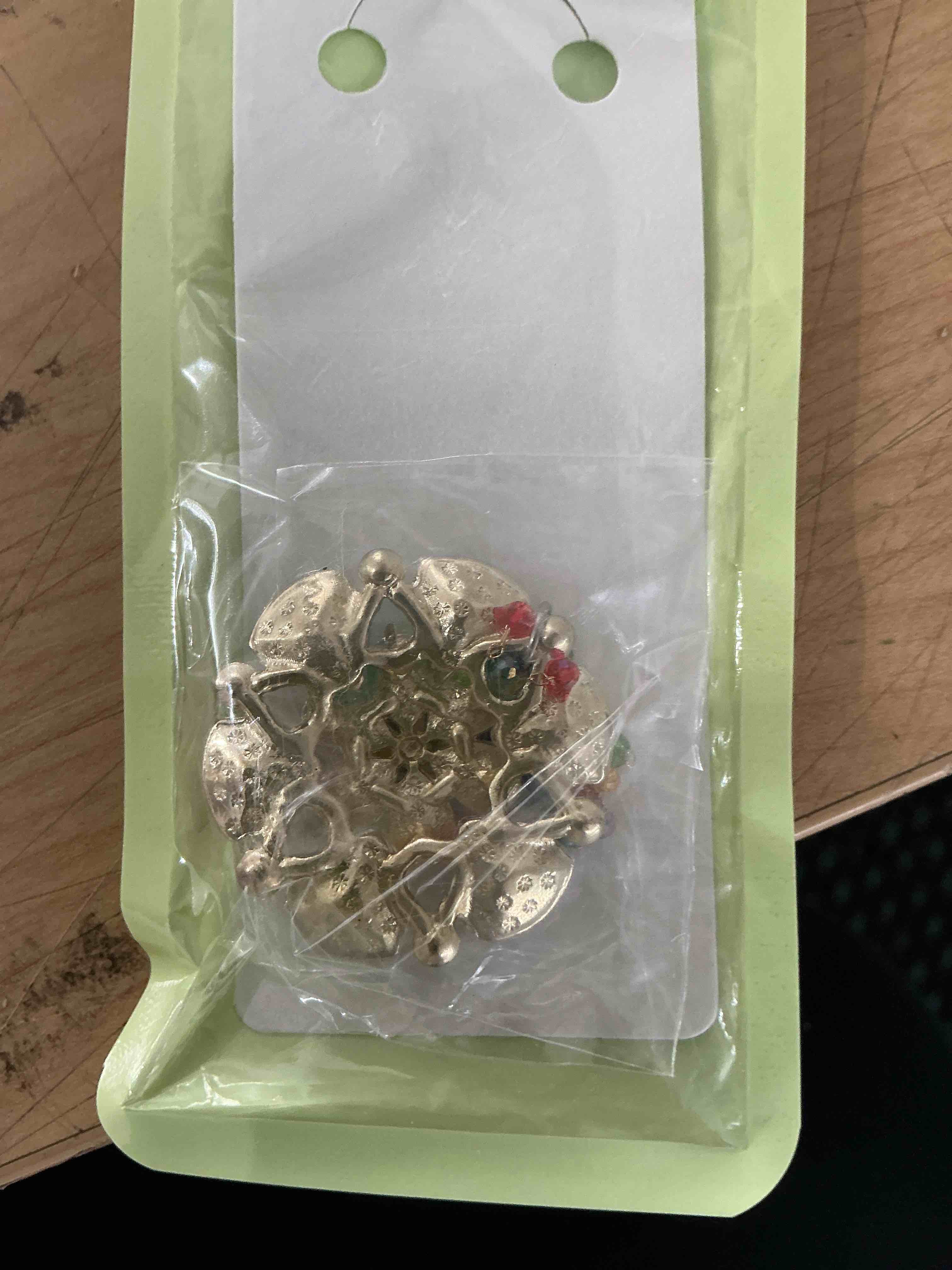 Condition photo showing Good Condition for round flower, crochet pin