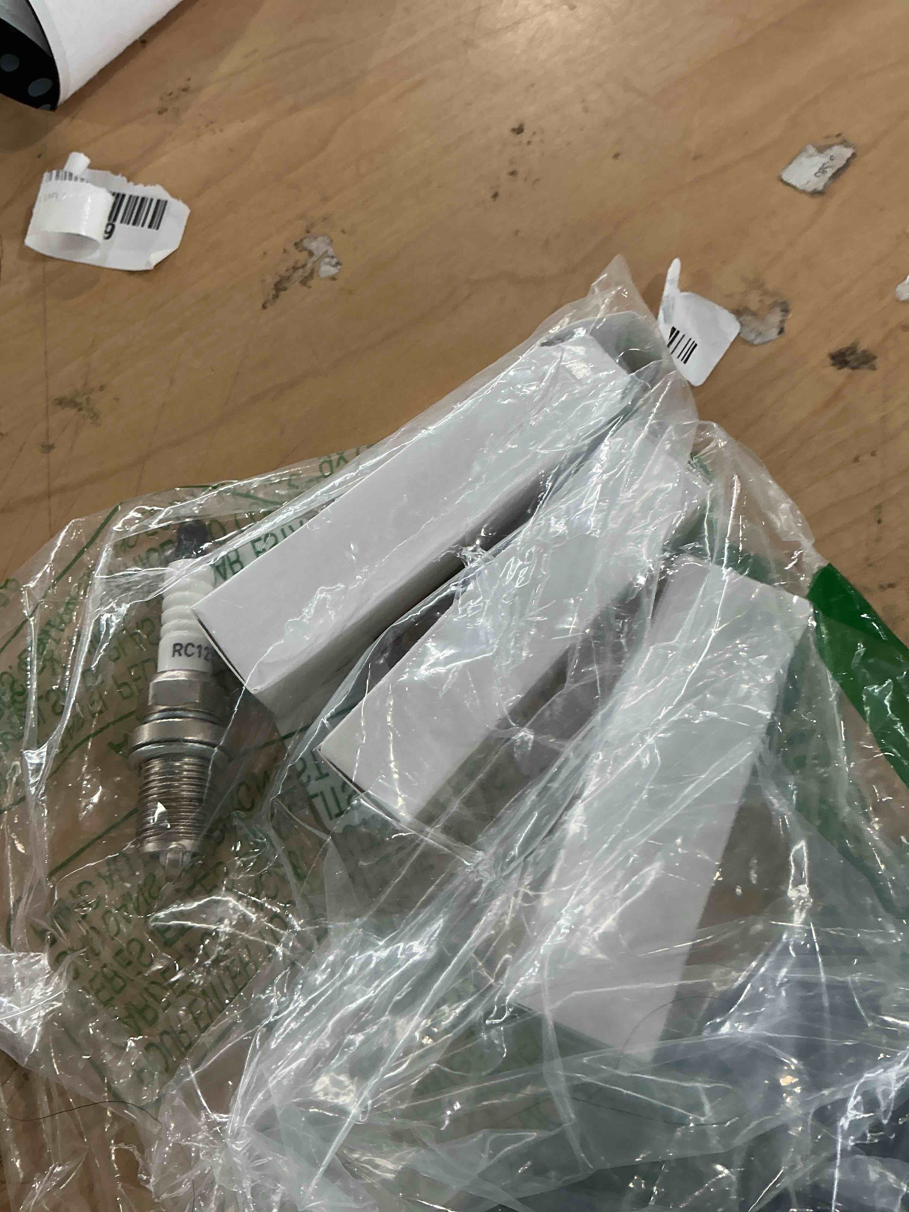 Condition photo showing New/Like New for champion rc12yc spark plug, pack of 4