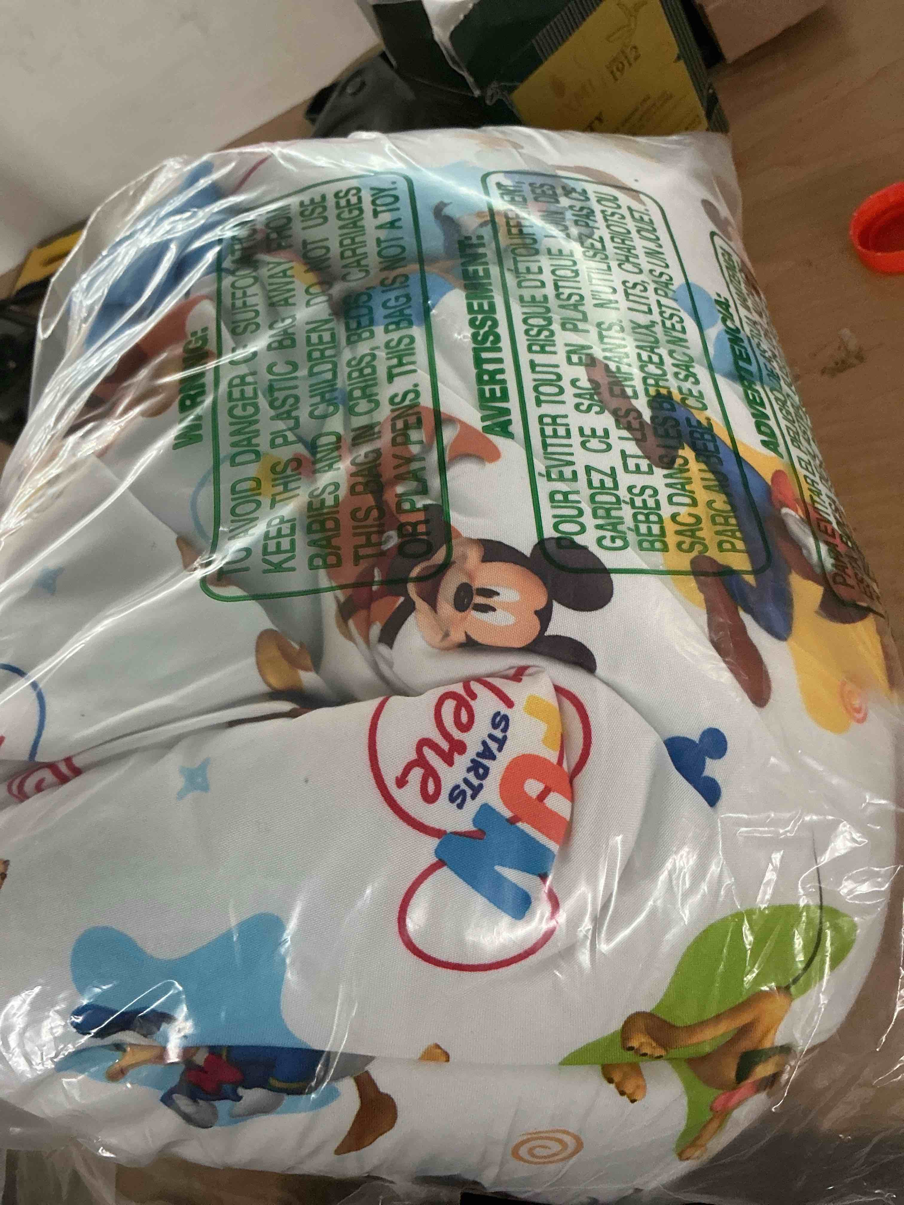 Condition photo showing New/Like New for nojo disney mickey mouse clubhouse buddies multi colored goofy, pluto, and donald duck toddler bed set - comforter