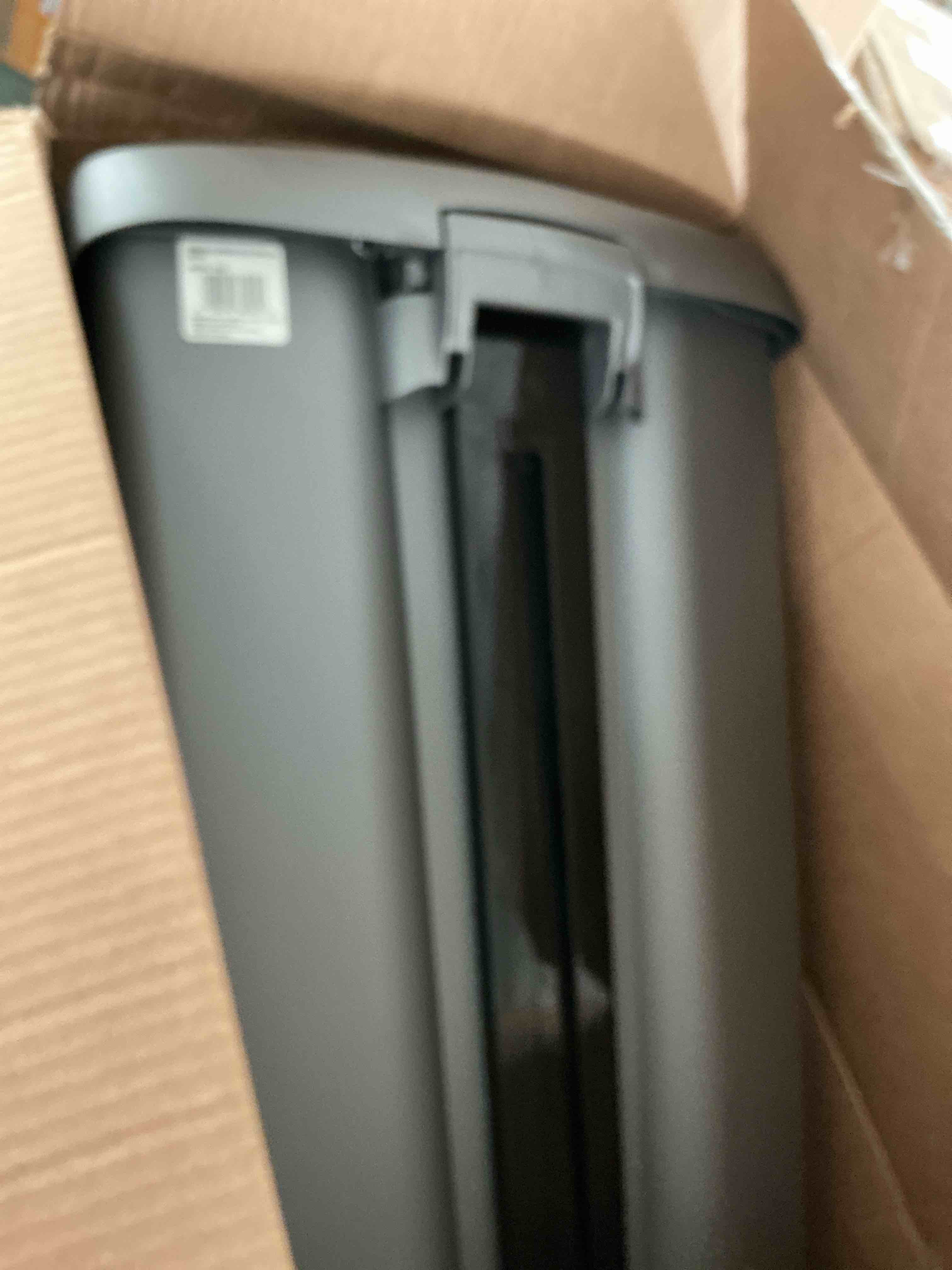 Condition photo showing Good Condition for umbra brim step on trash can