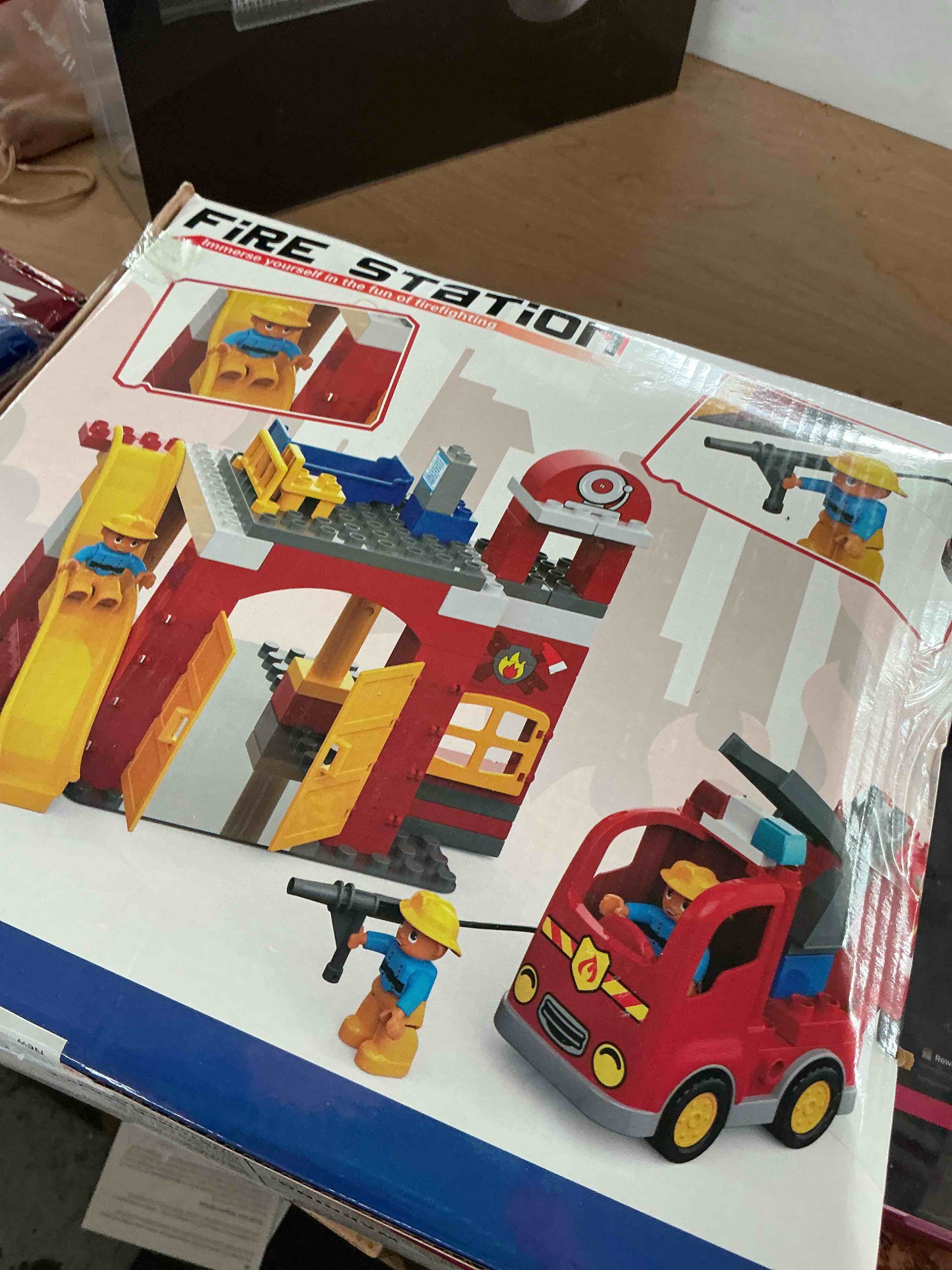 Condition photo showing New/Like New for fire station playset classic big building blocks fire station toy