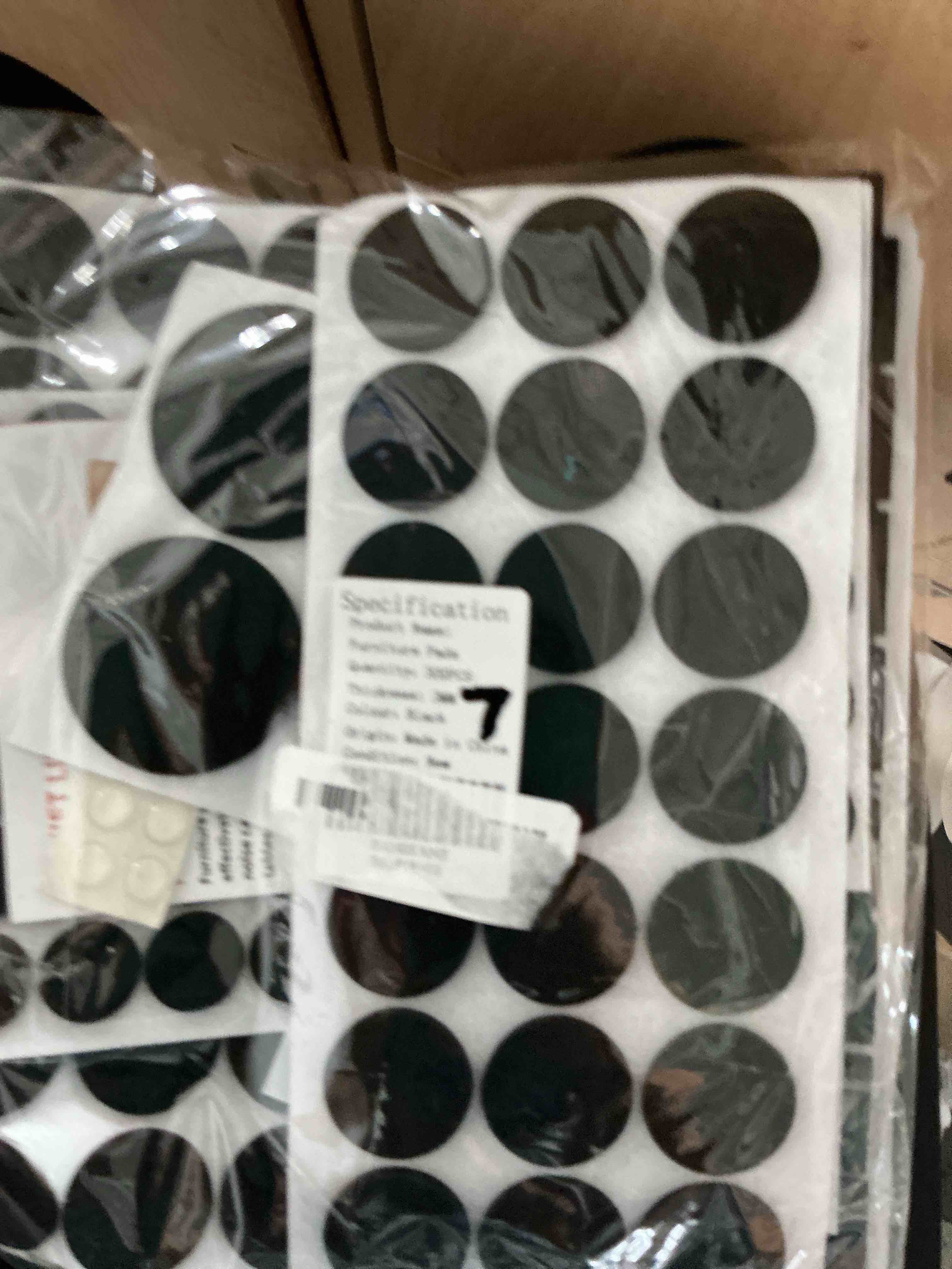 Condition photo showing New/Like New for felt furniture pads 300 pieces, furniture pads for hardwood floors black