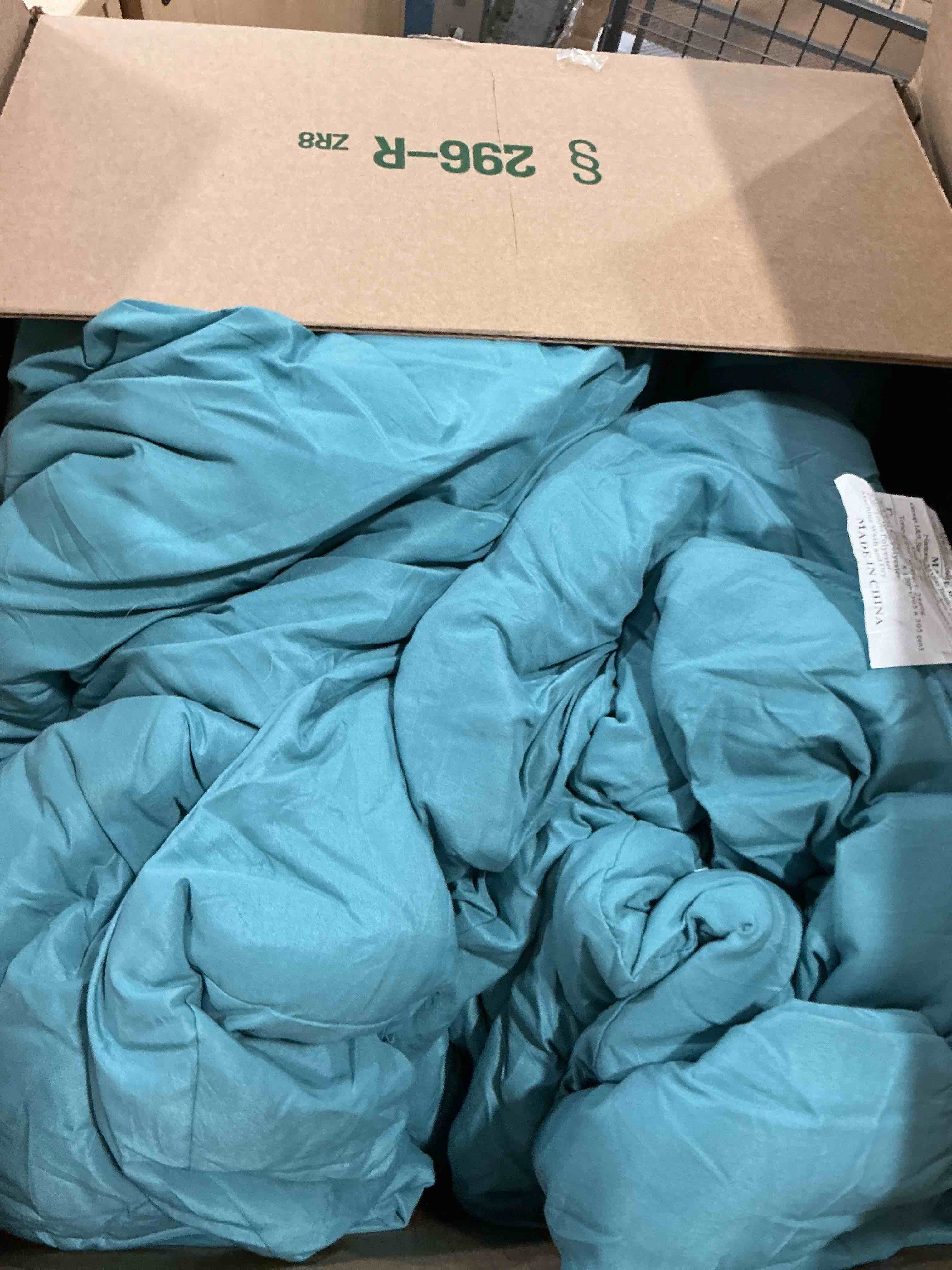 Condition photo showing New/Like New for rosgonia super king plus comforter, dusty blue, 128x120 soft bedding quilt