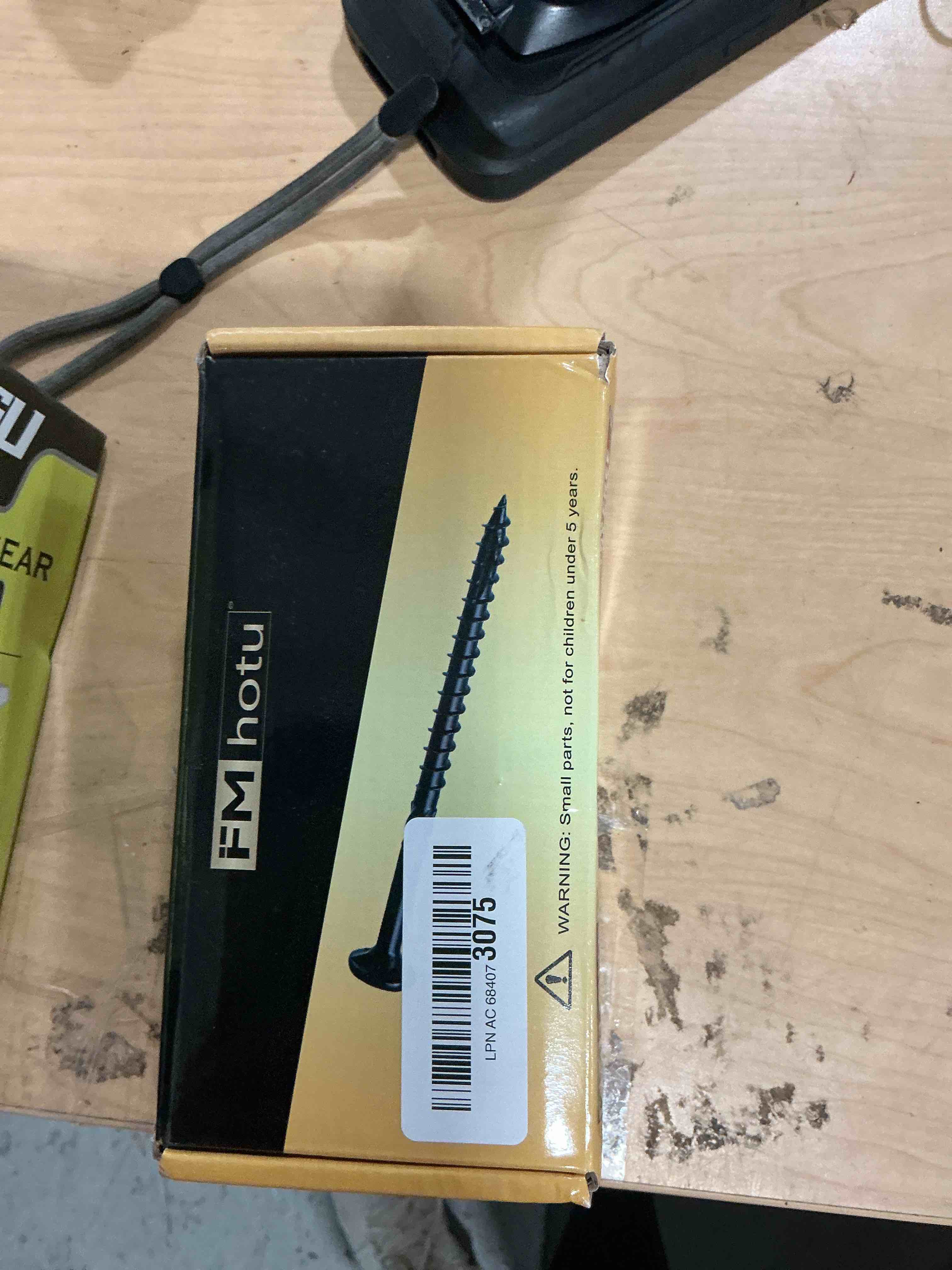 Condition photo showing New/Like New for #8 x 1-1/2” deck screws, 500pcs star drive wood screws, rust resistant timber screws for timber/log/landscaping wood, t20 star bit included, black 1-1/2 inch black 500