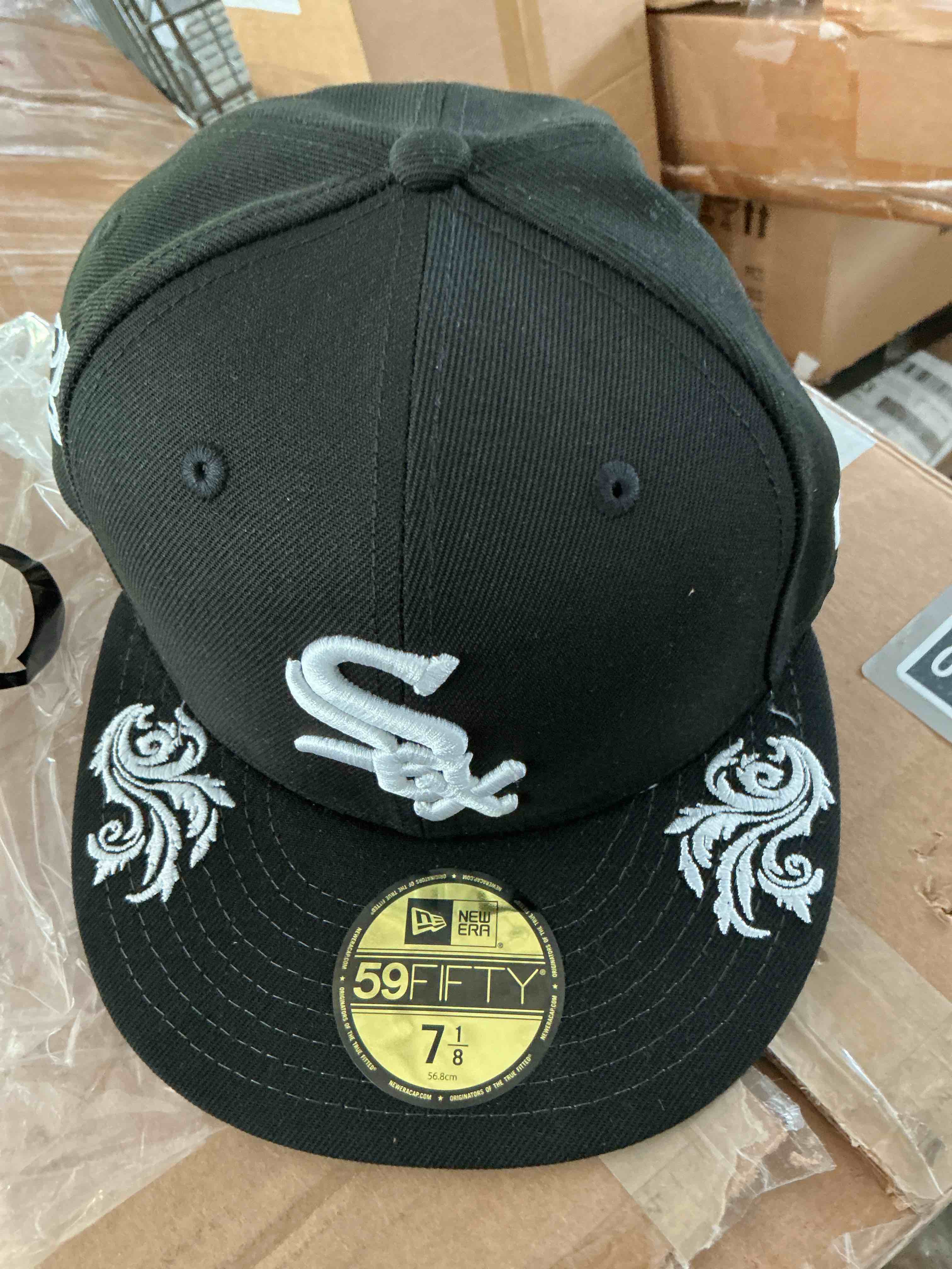 Condition photo showing New/Like New for new era unisex-adult mlb player 9seventy baseball team color stretch adjustable snapback hat one size fits all - chicago white sox - black special edition design