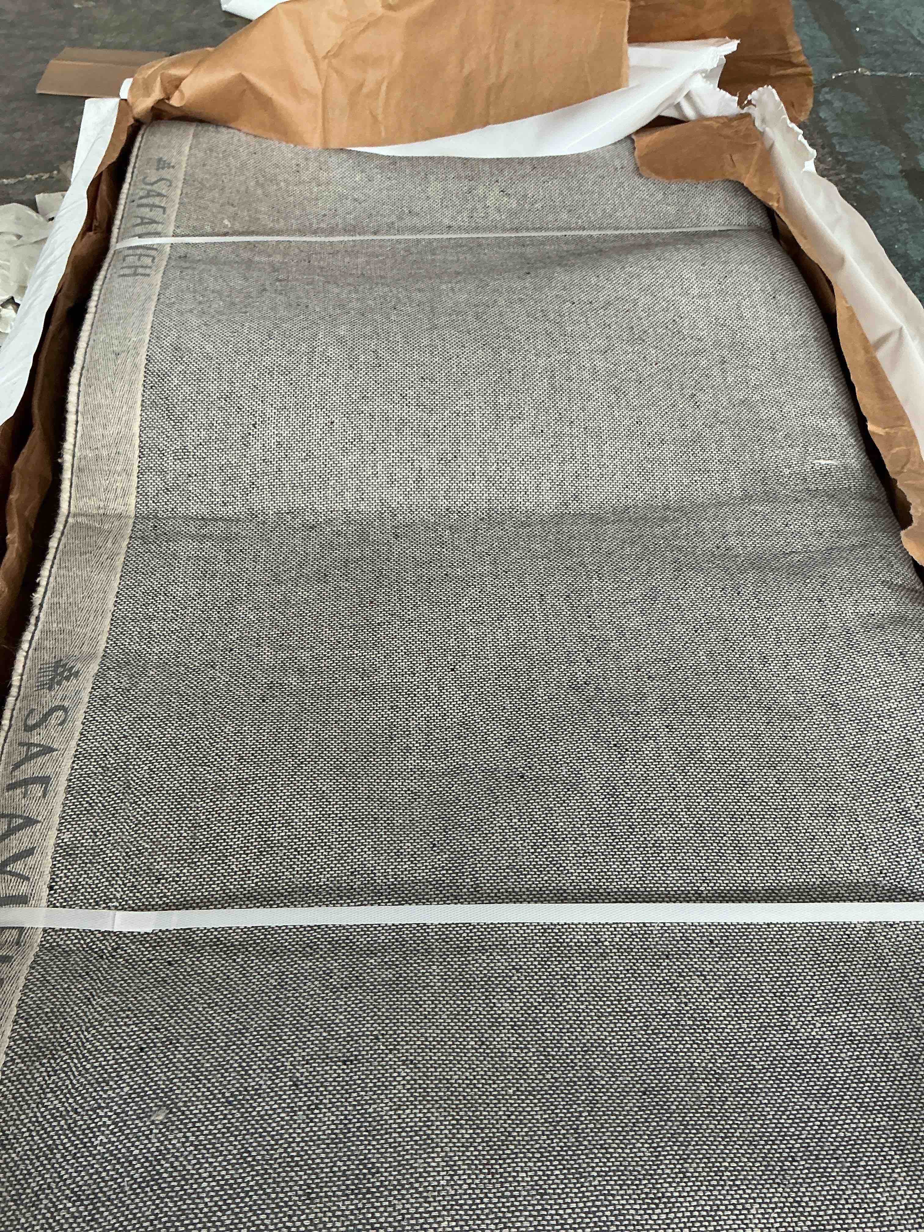 Condition photo showing New/Like New for safavieh tahoe shag rug 9x12, plush large ivory & grey tho653a