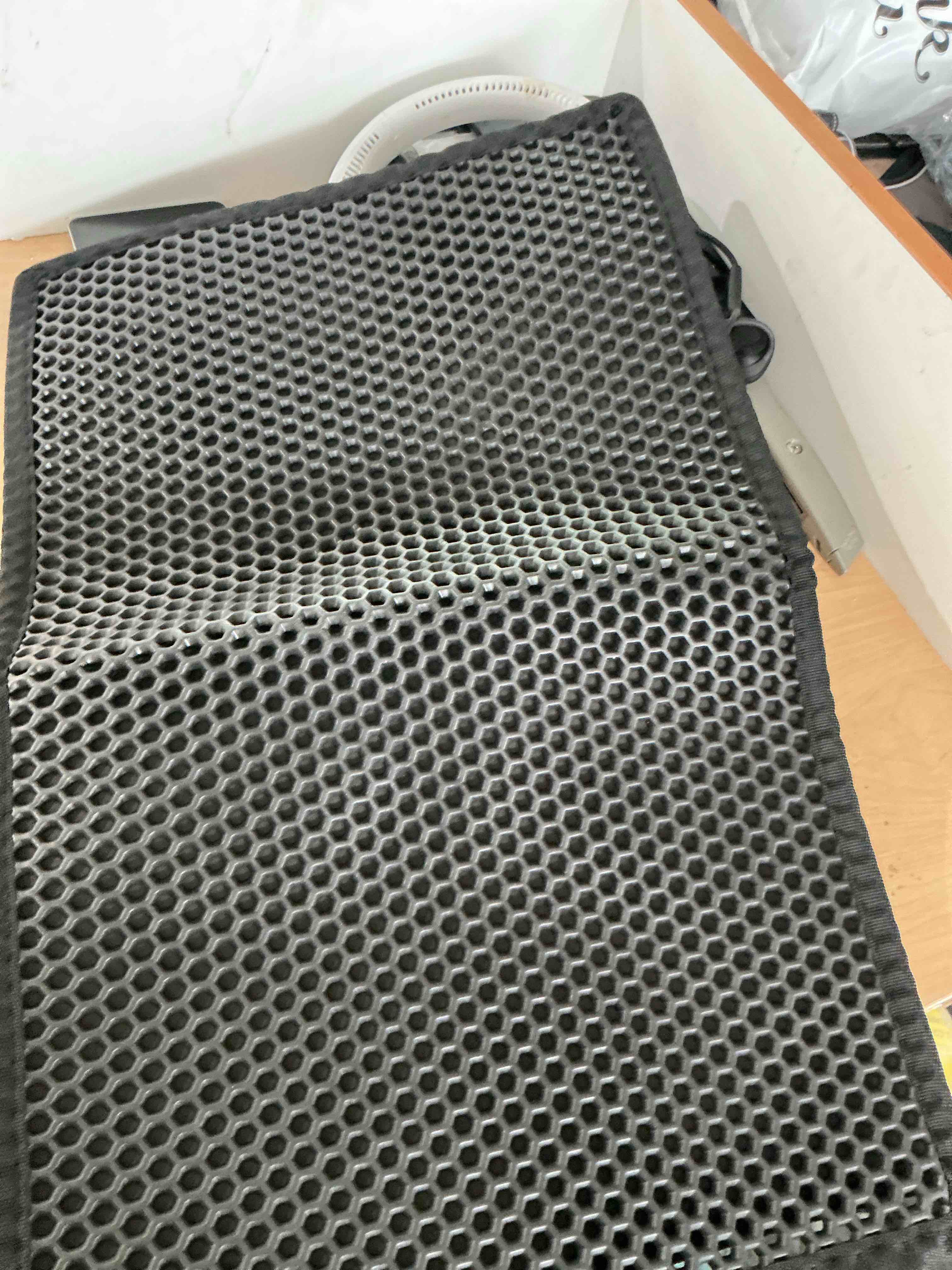 Condition photo showing New/Like New for cat litter mat compact size 23.6"x14.6" for small spaces, upgrade waterproof leakproof back layer, honeycomb trapping mat, washable, easy to clean, scatter control kitty litter matt, black