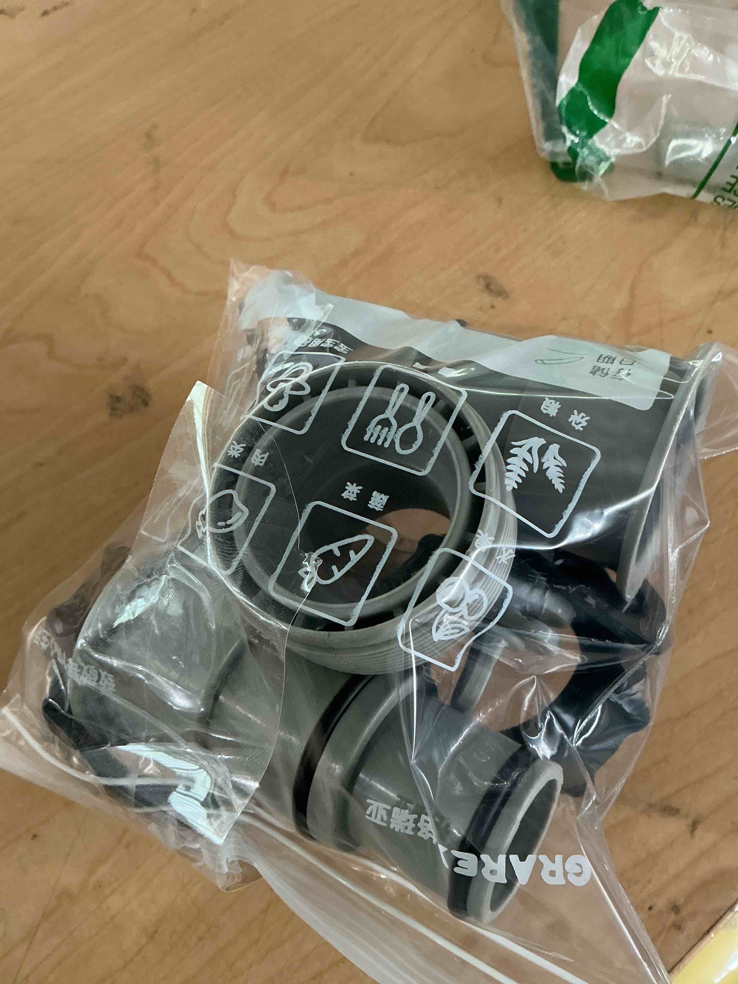 Condition photo showing New/Like New for 4 pack pool hose adapter kit, 1.5" to 1.25" conversion set with clamps and washers for intex threaded pump hoses, compatible with 1500-4000 gph filter pumps, above ground pools accessories