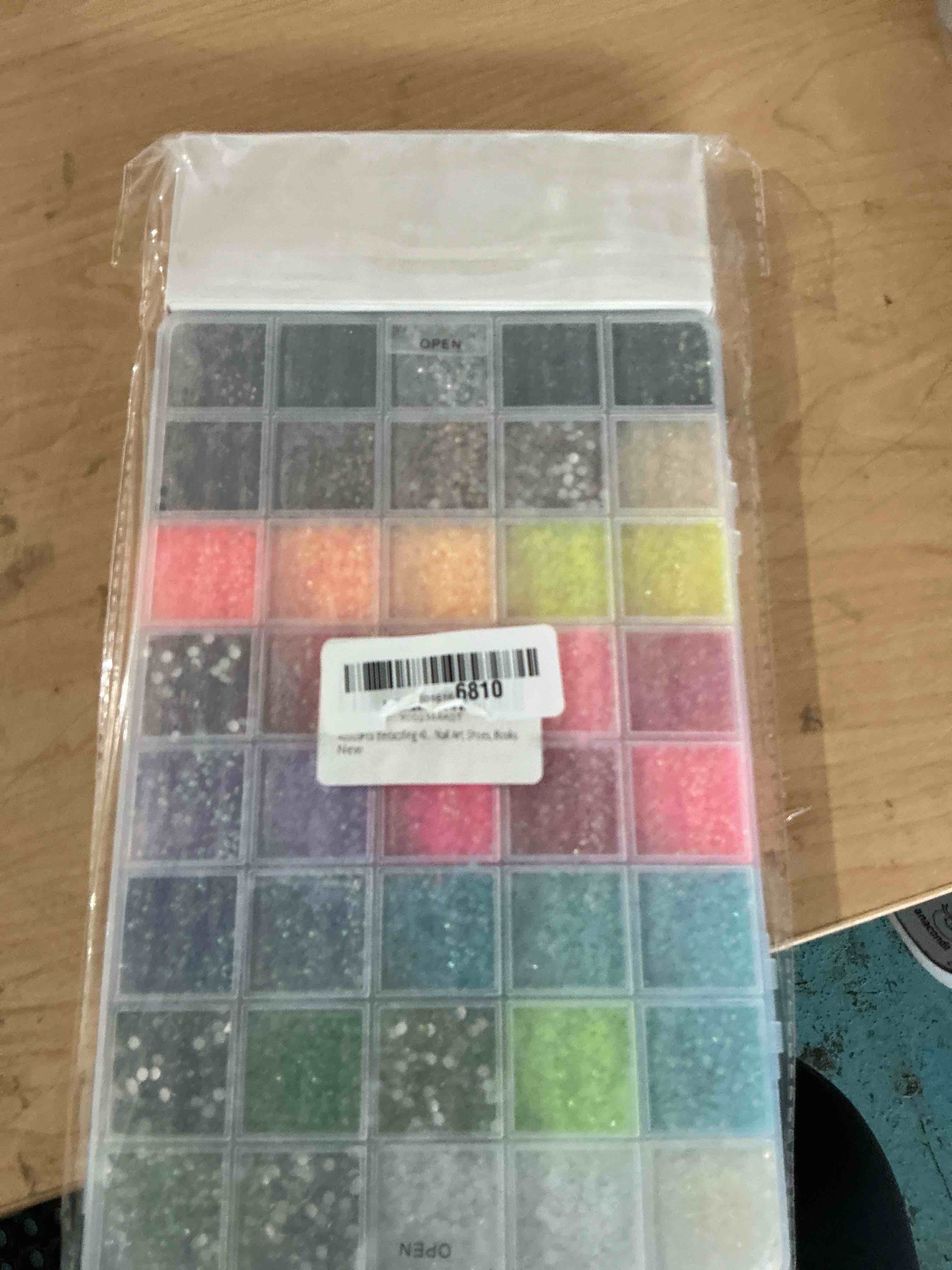 Condition photo showing New/Like New for 40000pcs bedazzling kit, 40 mix colors rhinestones gems for bedazzled kits, all-in-one bedazzler kit set for crafting, nail art, shoes, books