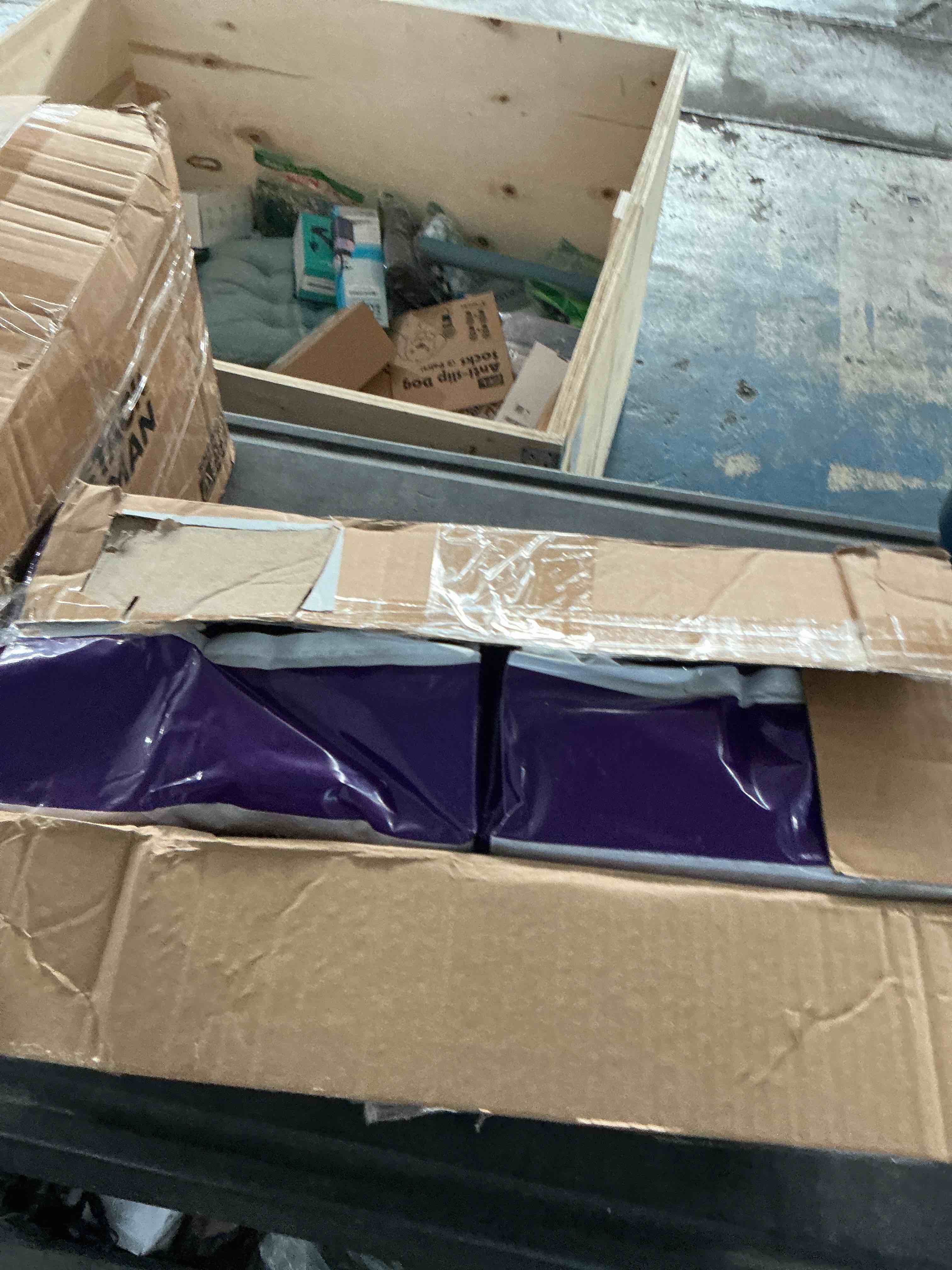 https://s3.amazonaws.com/lotting-images-prod/NonstopDeals/PNK3238201_1758146343891.jpeg