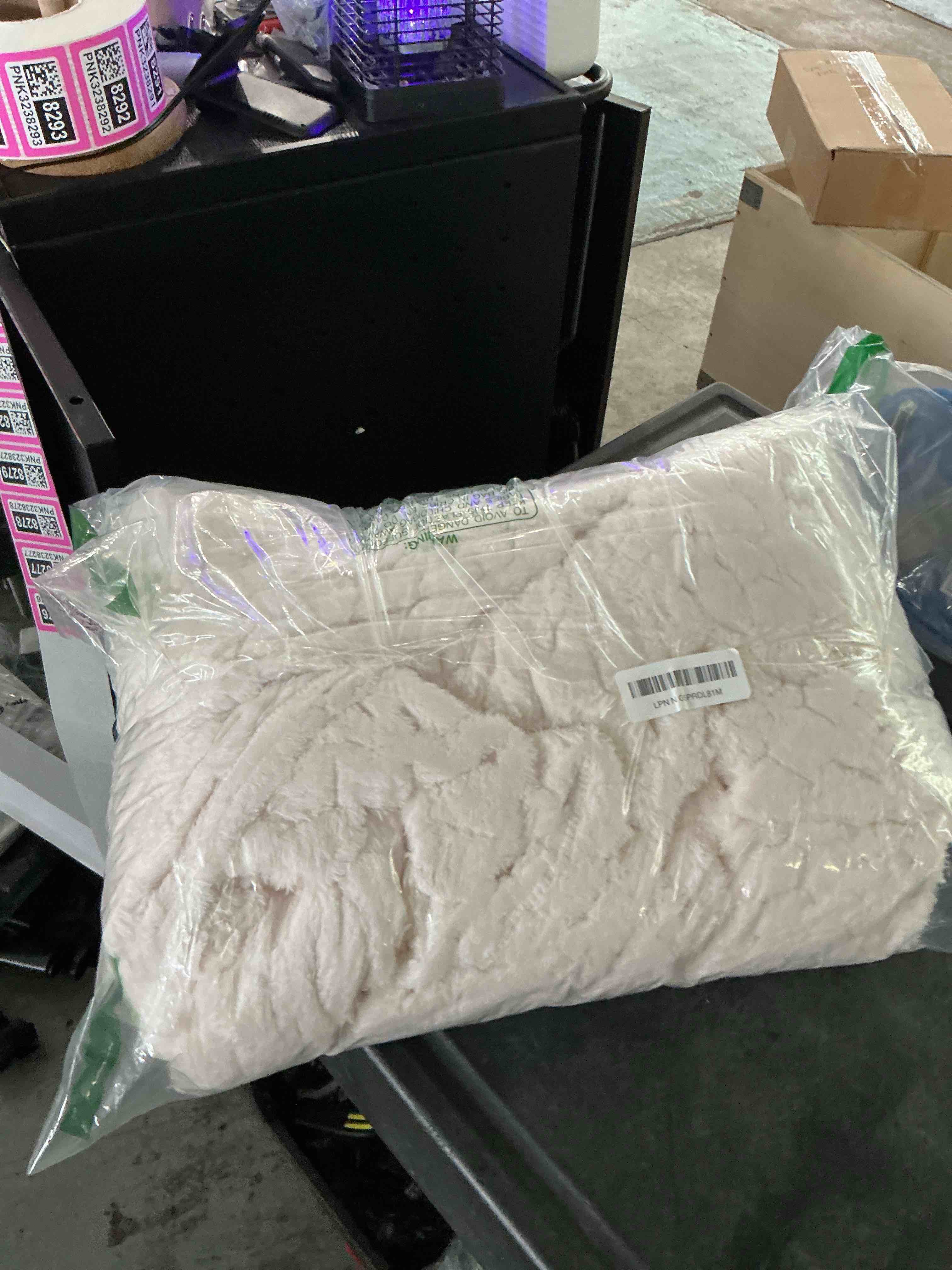 https://s3.amazonaws.com/lotting-images-prod/NonstopDeals/PNK3238276_1758211483607.jpeg